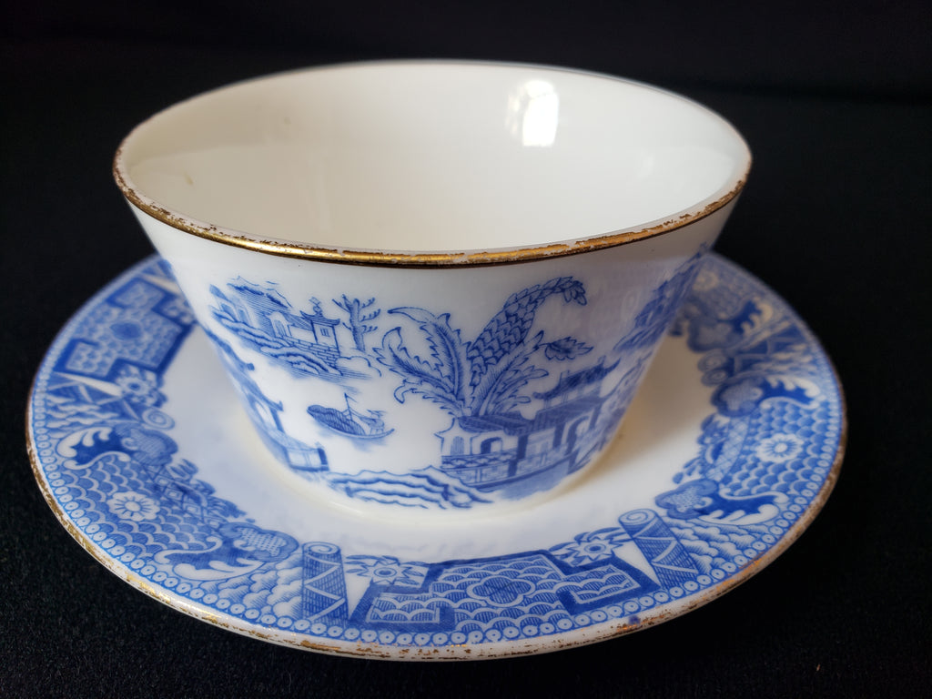 Vintage Royal Worcester Tea Cup Attached to Saucer Blue and White (lot 2076)