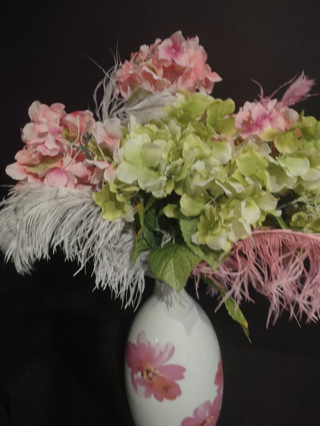 Valentine's Day Spring White Vase Pink Green Flower Feather (lot 1486)