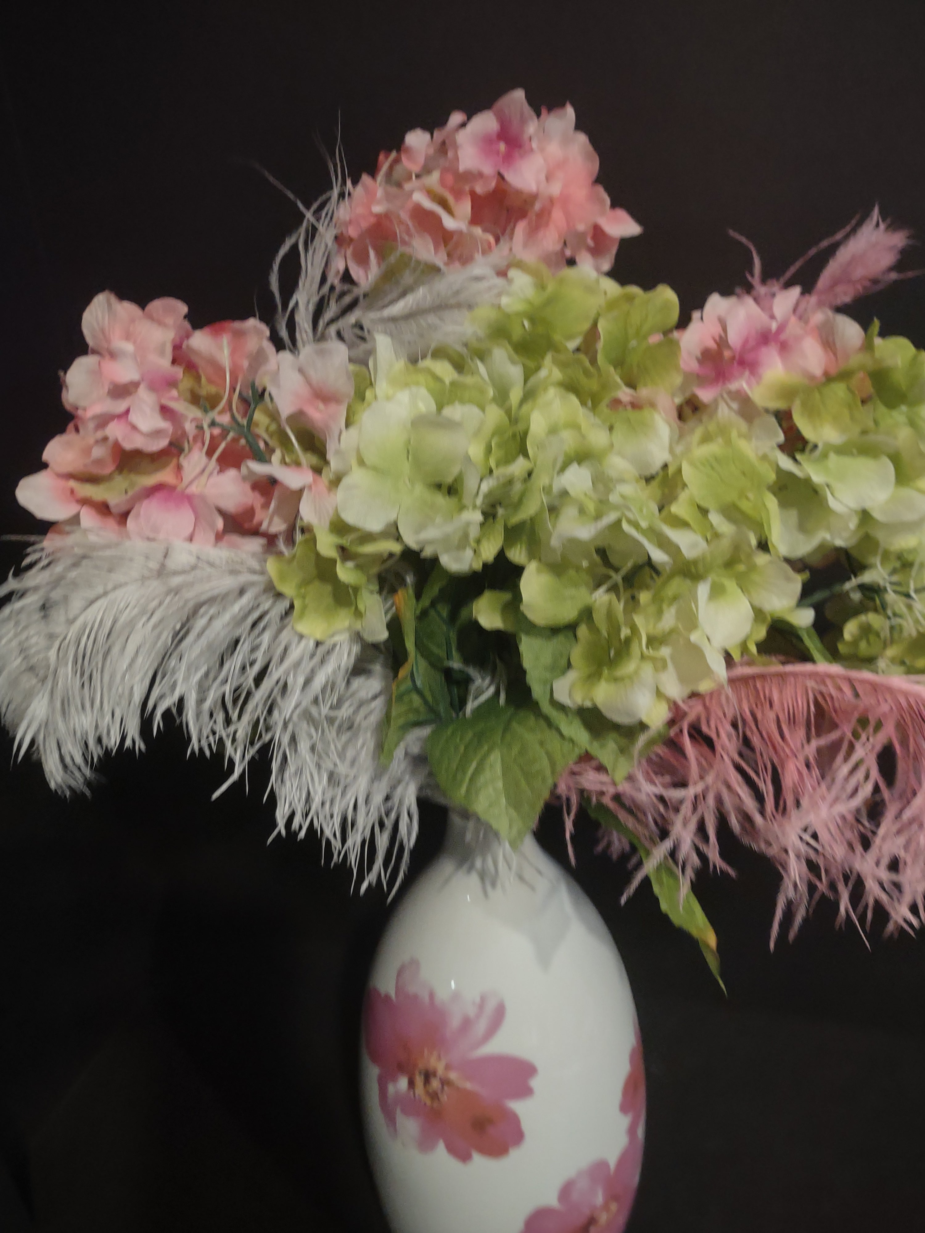 Valentine's Day Spring White Vase Pink Green Flower Feather (lot 1486)
