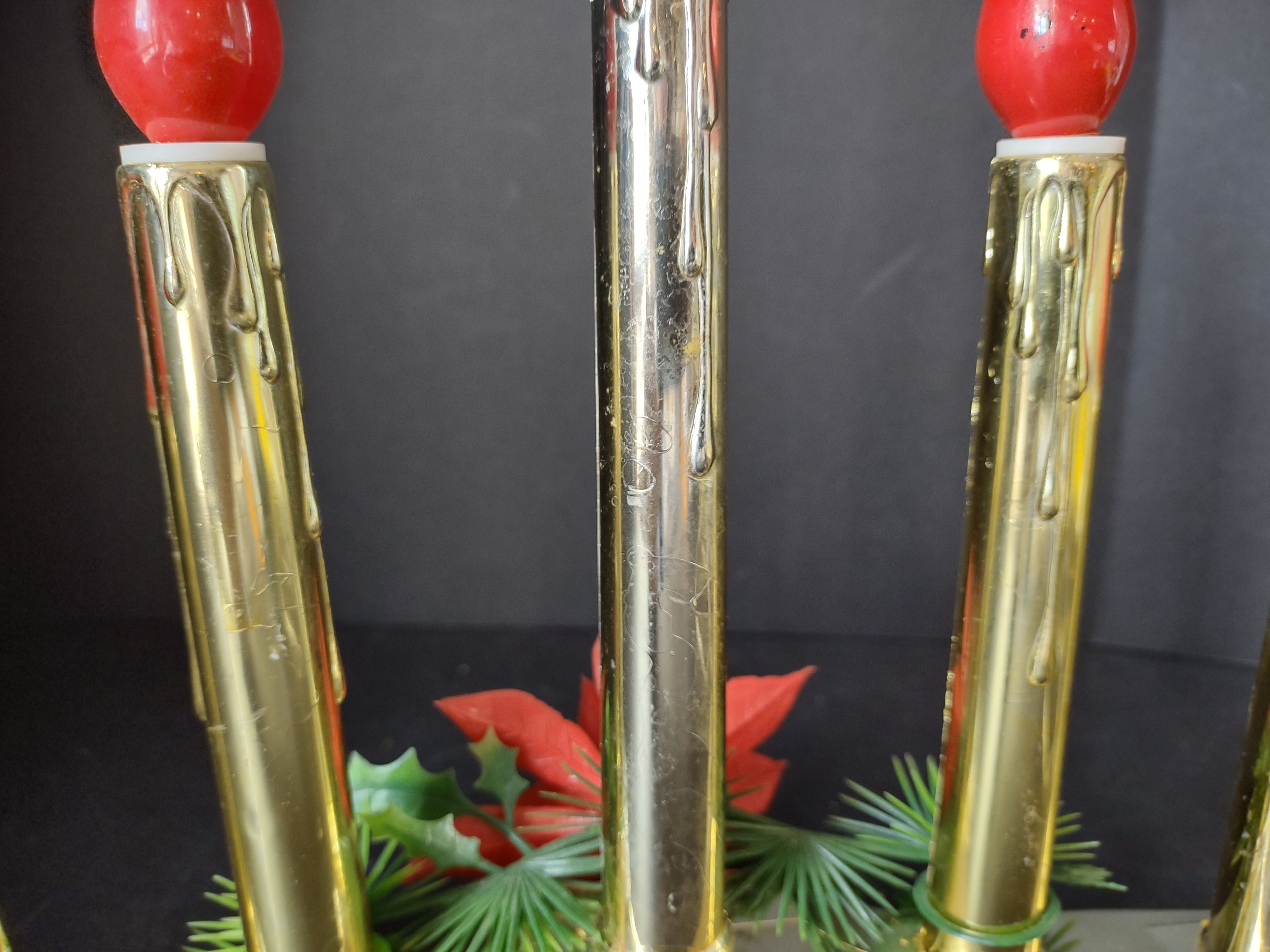 Christmas Window 5 Candle Drip Red Lights Golden Candelabra Candolier (lot 2304)