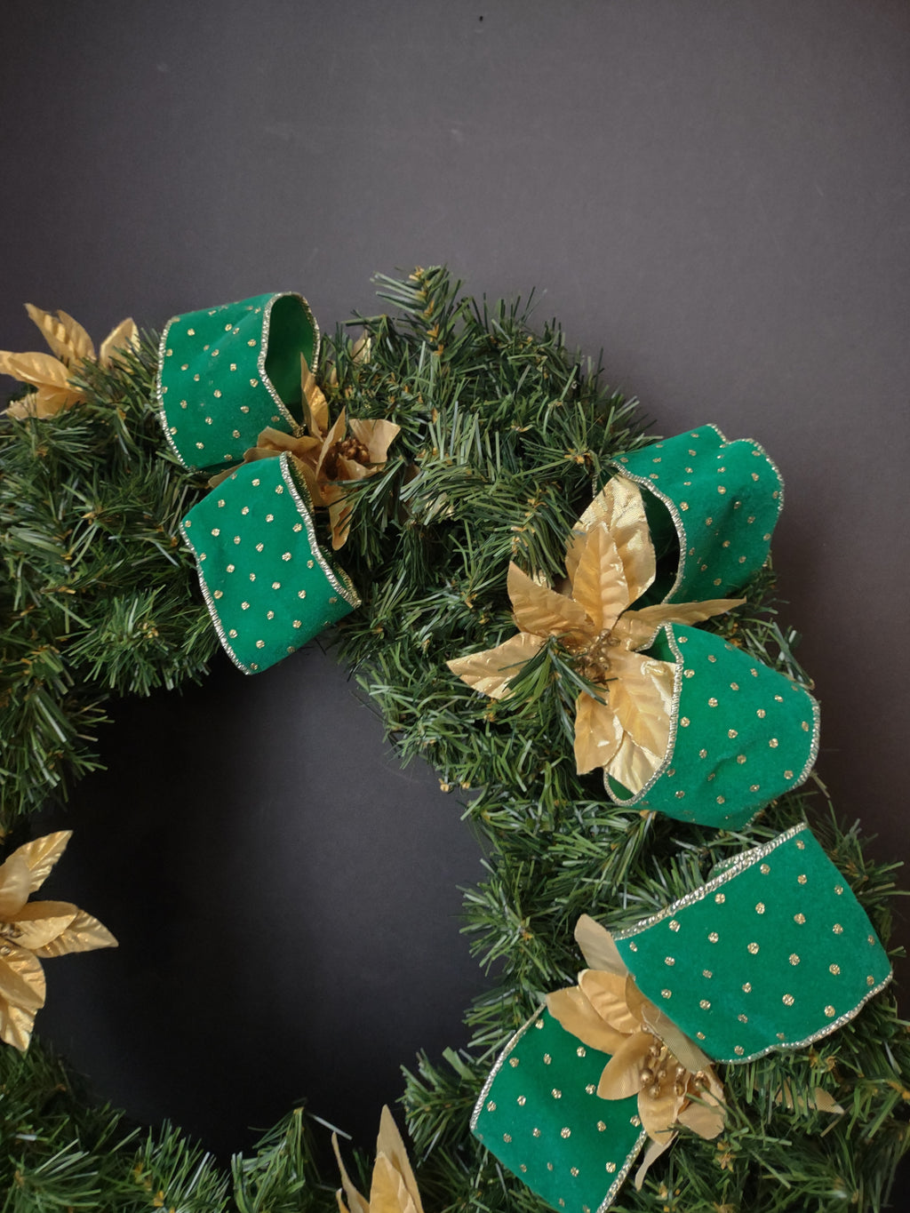Christmas Wreath 20" Gold Poinsettia Green Ribbon Artificial (lot 1411)