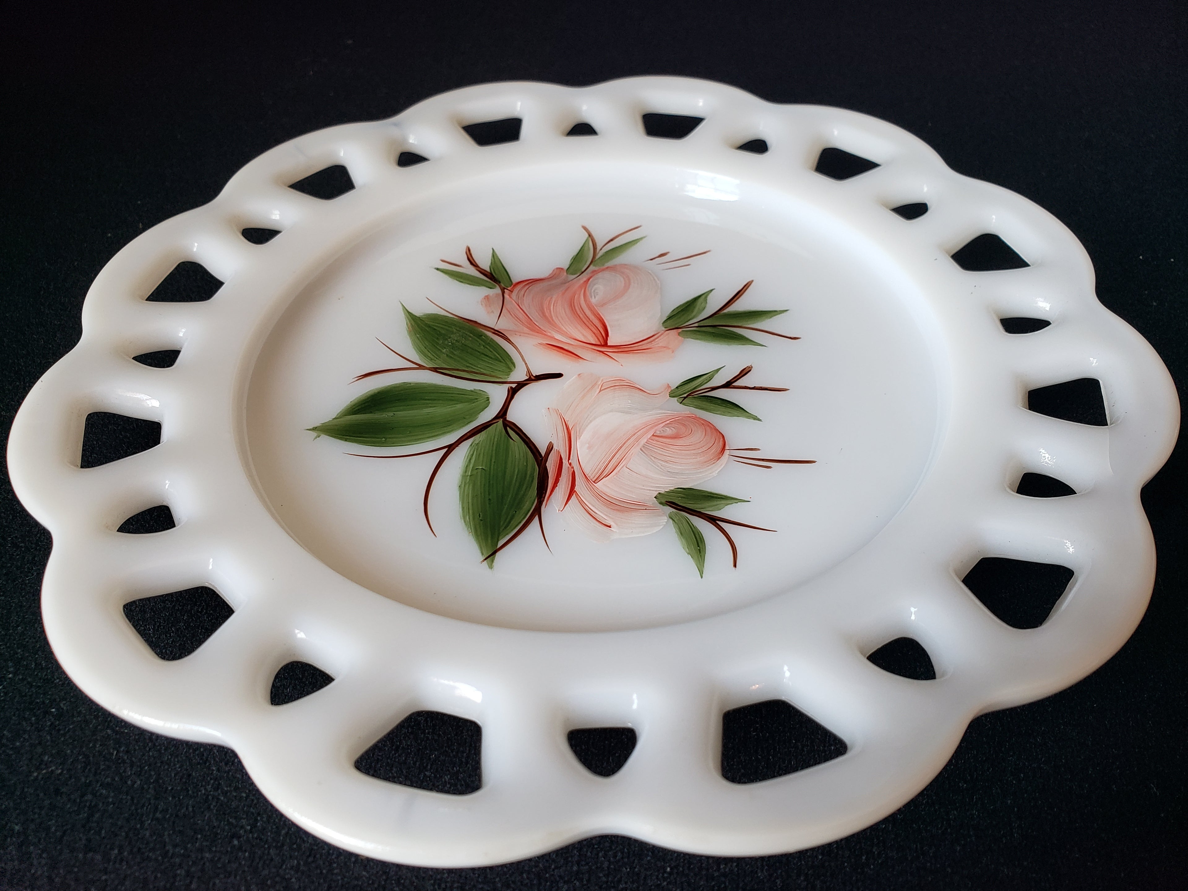 Vintage Westmoreland Roses Motif Milk Glass Wall Plate (lot 2187)