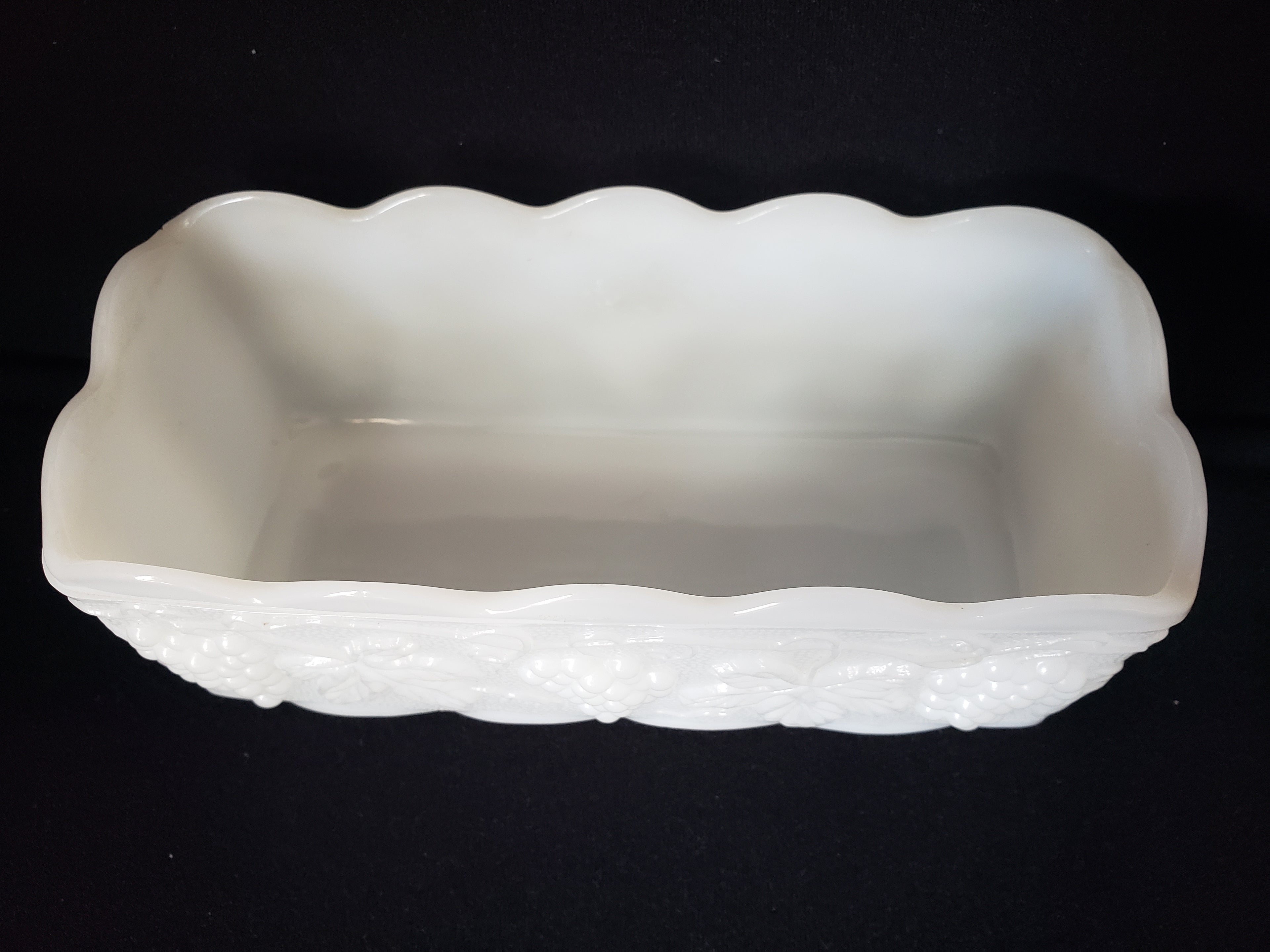 Vintage Anchor Hocking Milk Glass Planter Grape Pattern Rectangle (lot 2217)