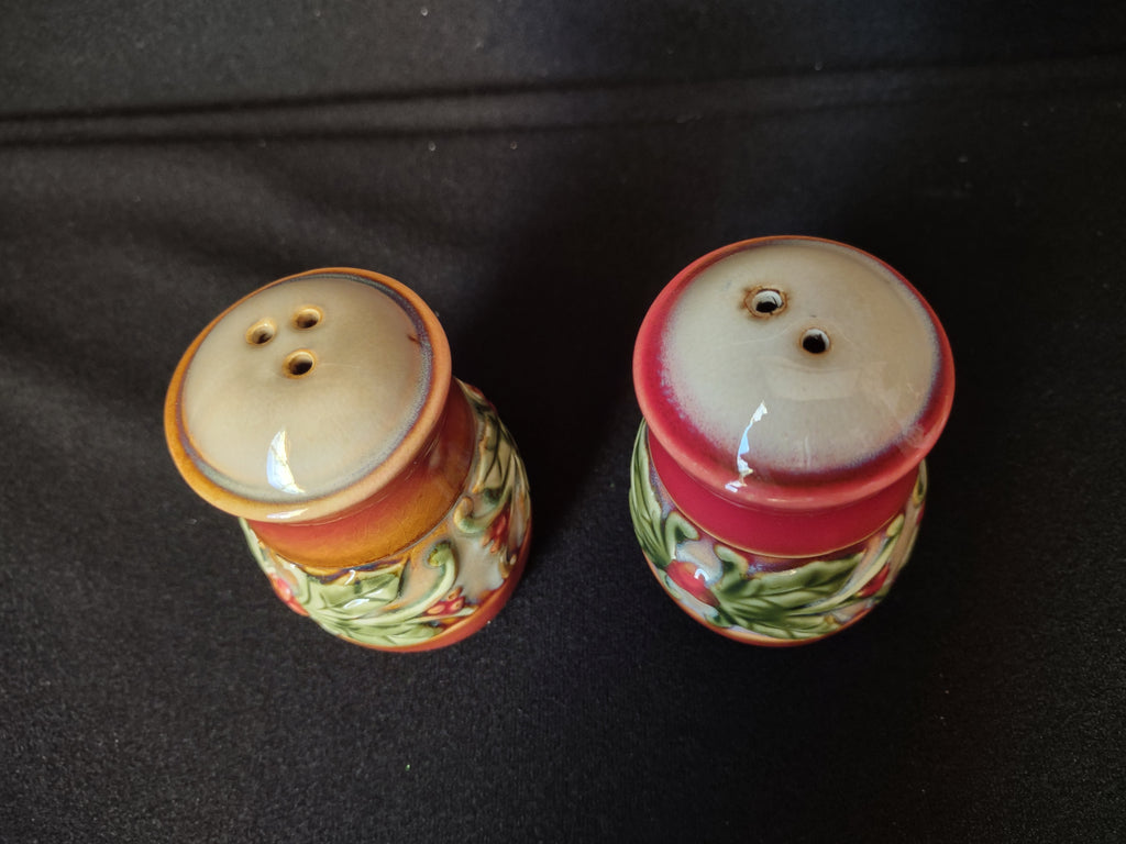 Holiday Thanksgiving Christmas Salt Pepper Shaker Poinsettia Ceramic (lot 1696)