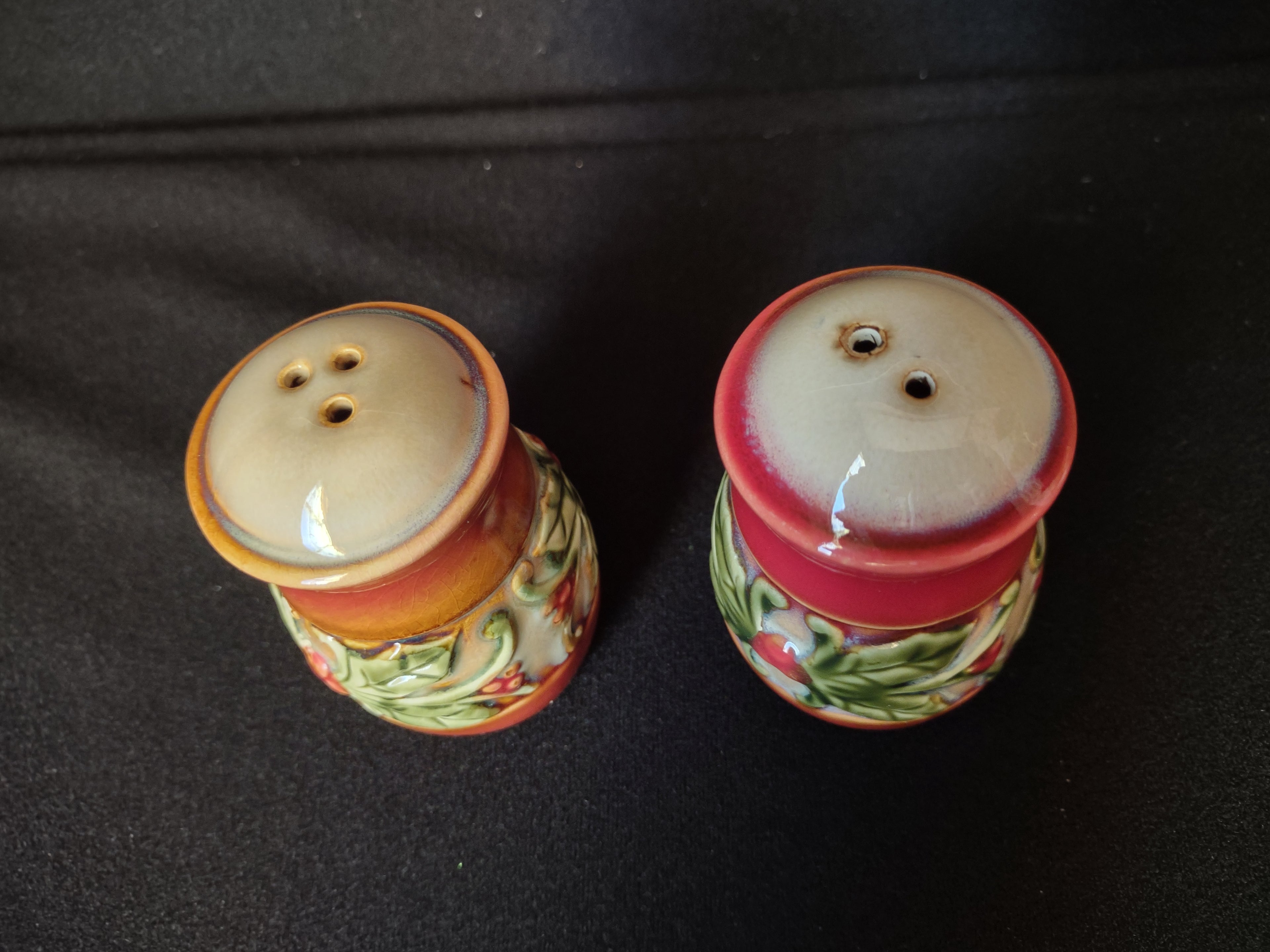 Holiday Thanksgiving Christmas Salt Pepper Shaker Poinsettia Ceramic (lot 1696)