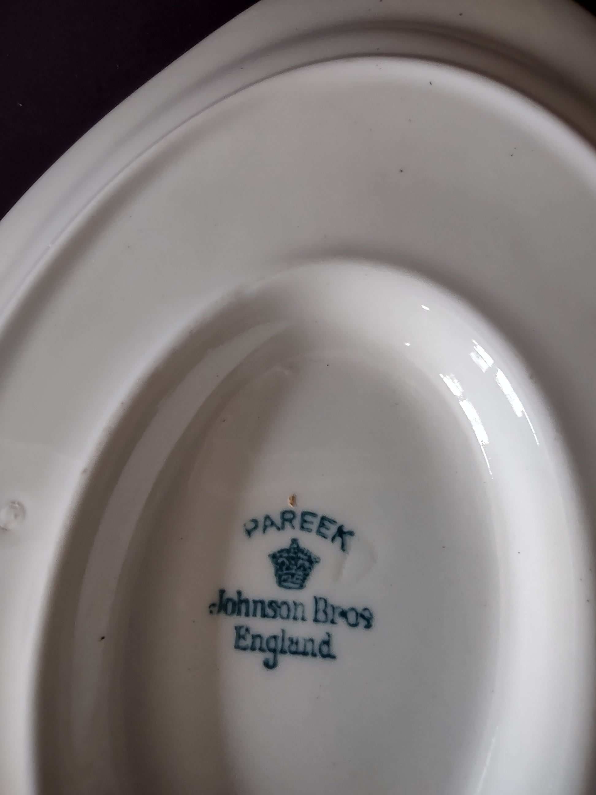 Vintage Johnson Brothers Gravy Boat Underliner Pareek Gold Rimmed (Lot 5551)