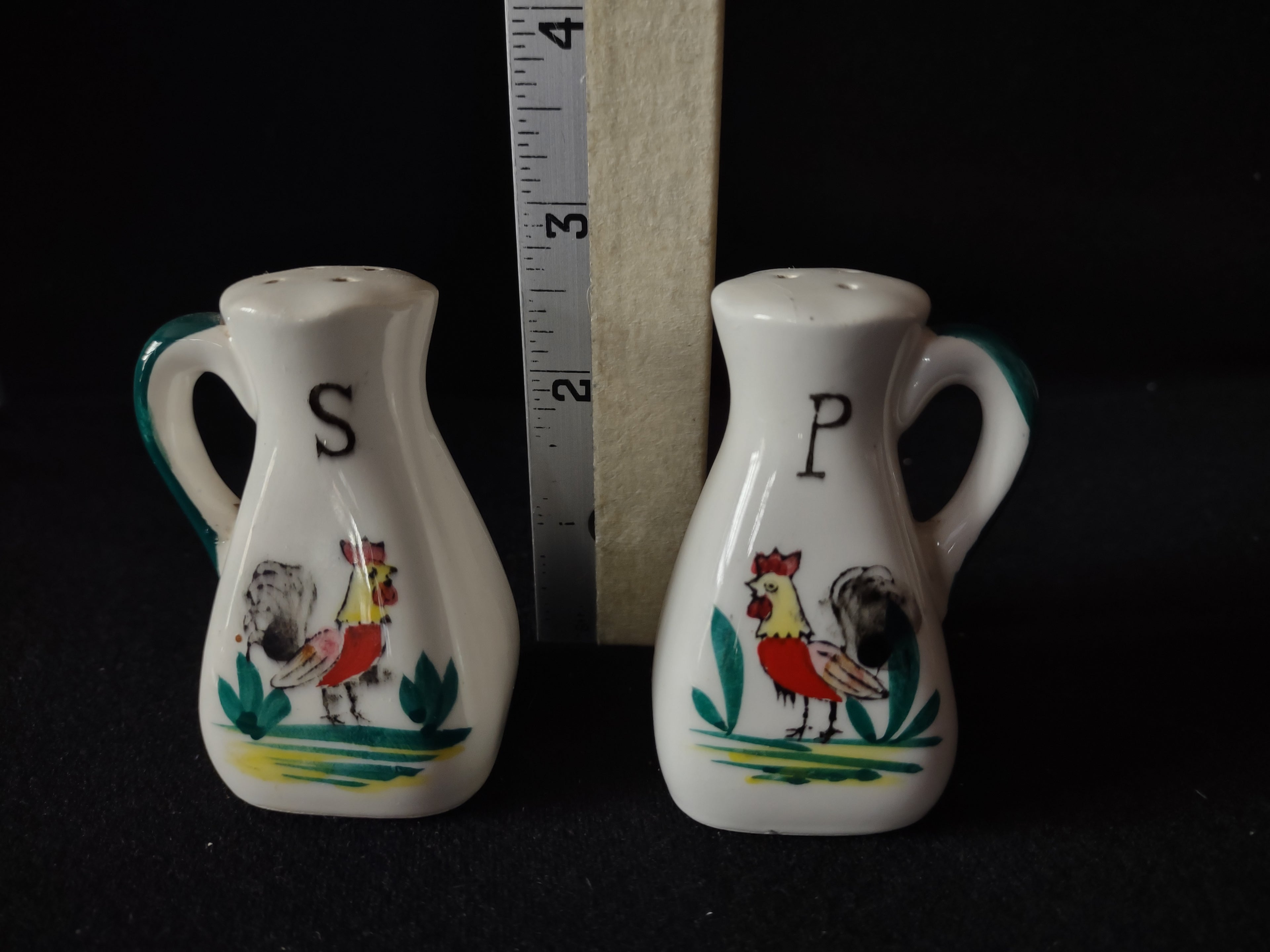 Vintage Salt and Pepper Shaker Country Farmhouse Rooster (lot 5378)