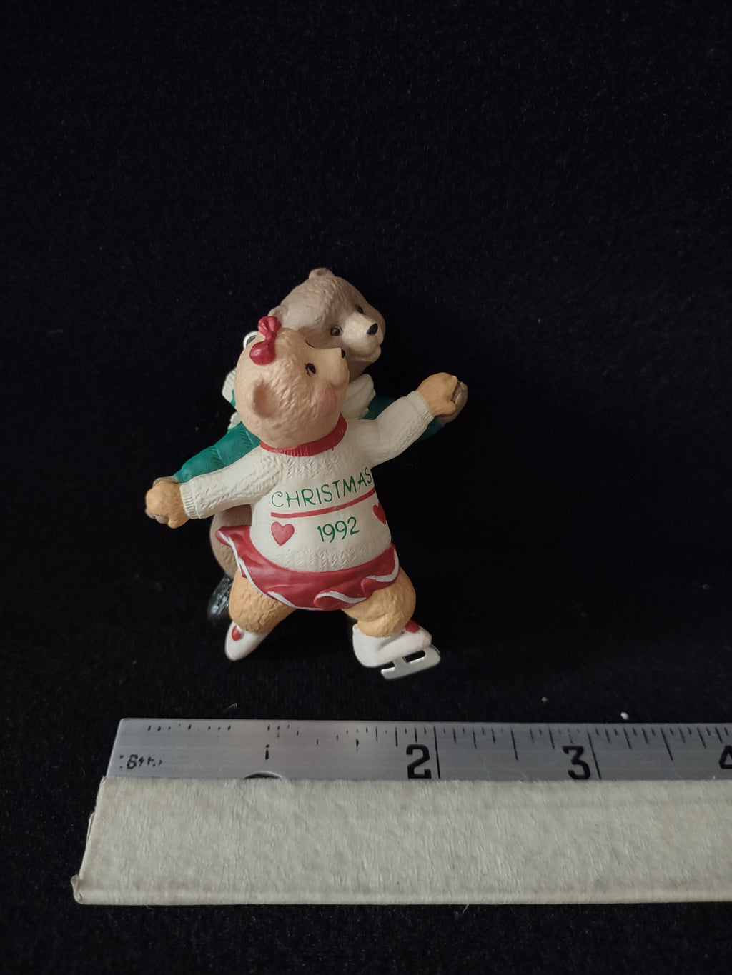 Vintage 1992 Christmas Hallmark Ornament Bears Skating Hearts (Lot 4787)