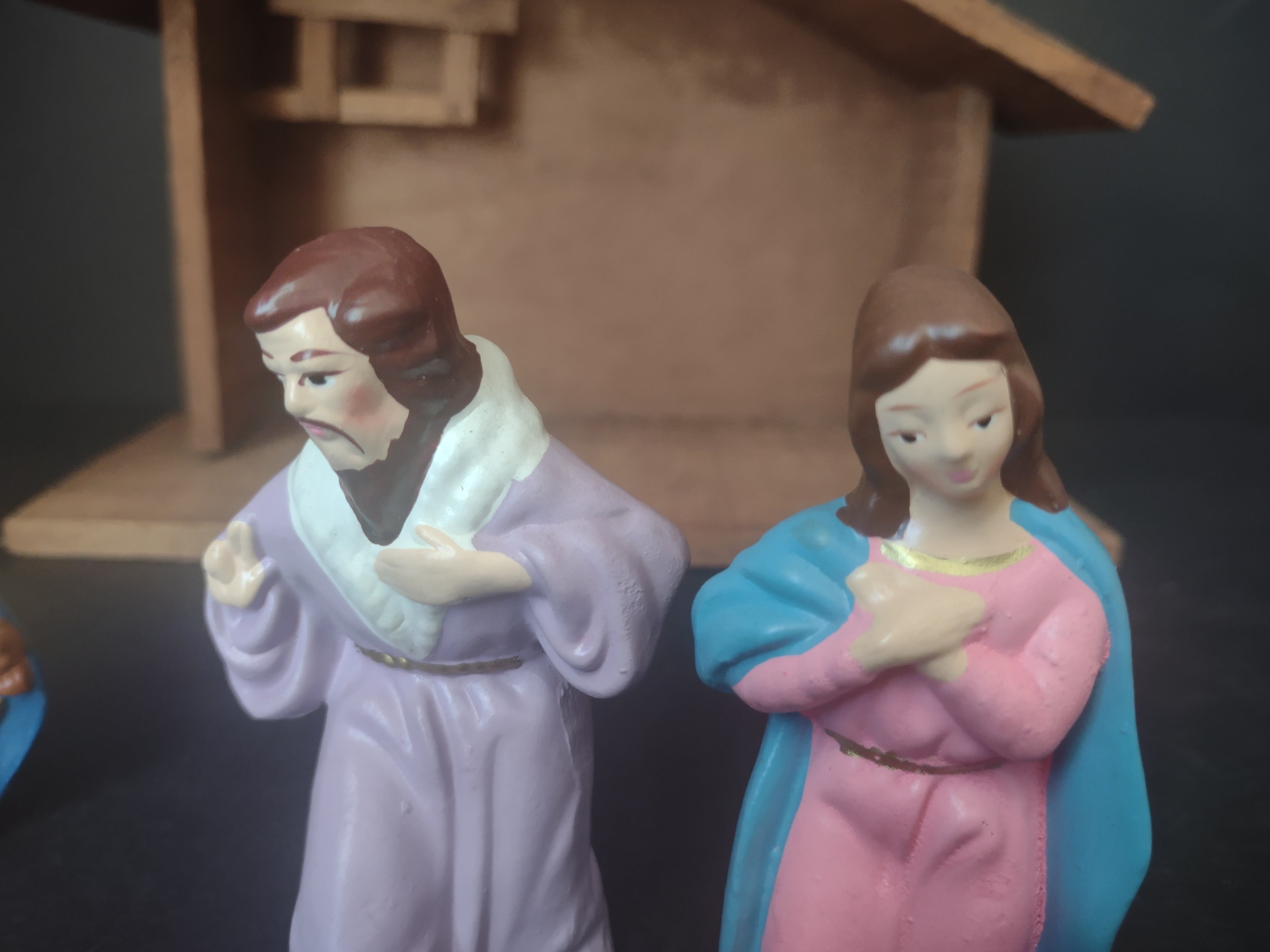 Vintage Japan Nativity Set Ceramic with Creche (lot 2305)