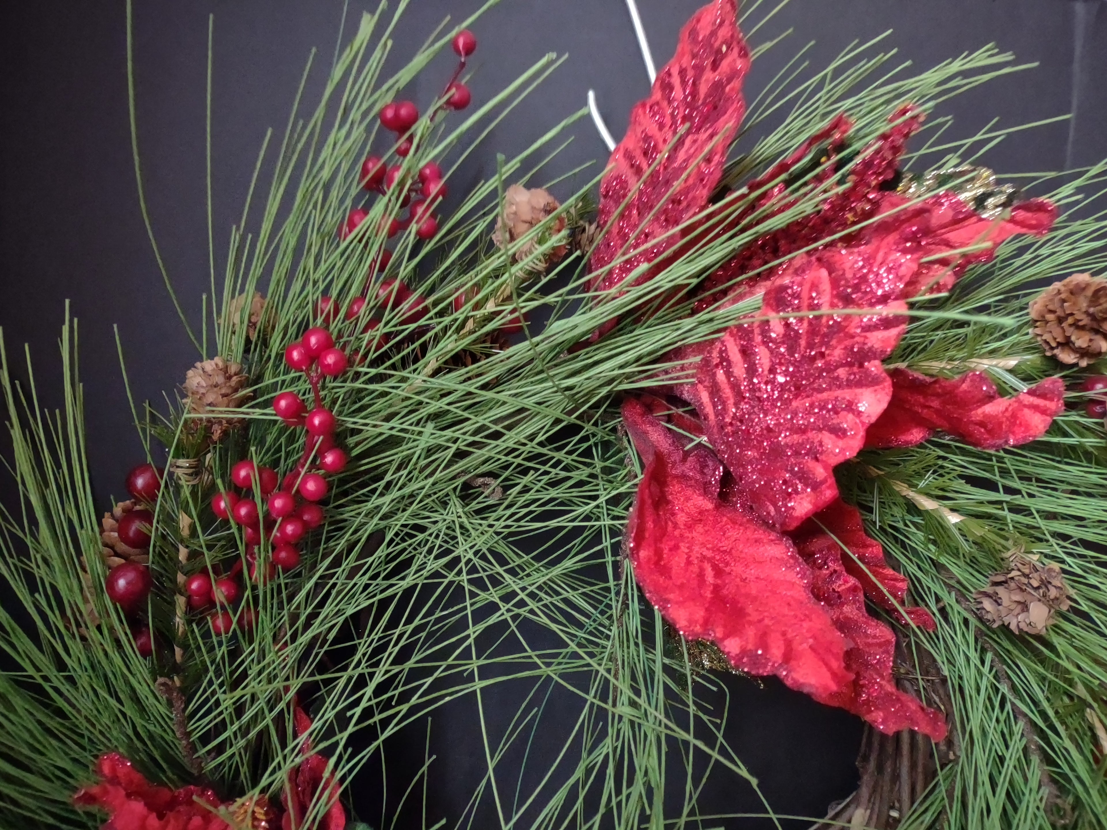 Vintage Christmas Artificial Pinecone Pine Poinsettia Wreath 20" (lot 3330)