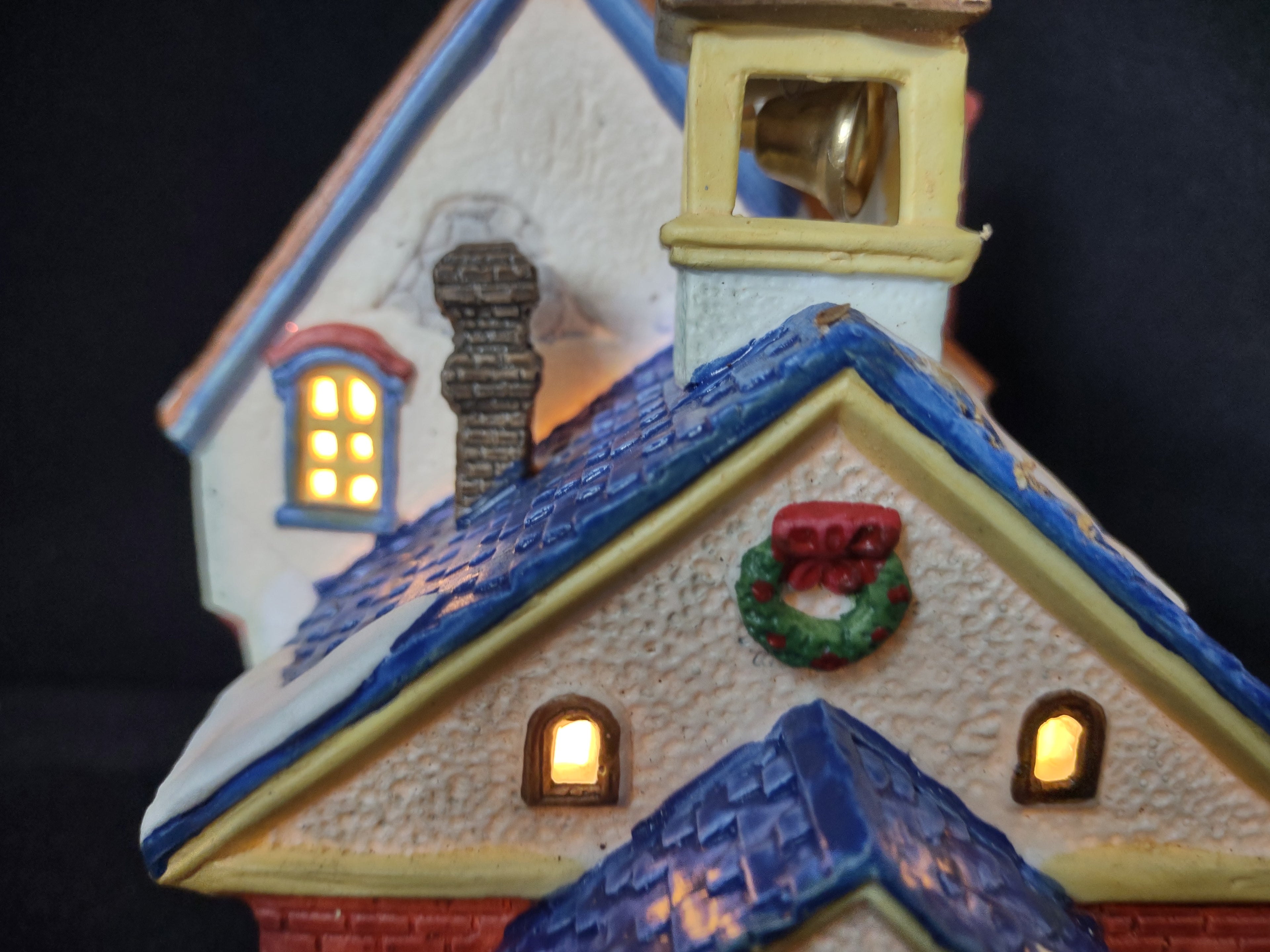 Vintage Lemax Olde School House Christmas Village Light Up (lot 2284)