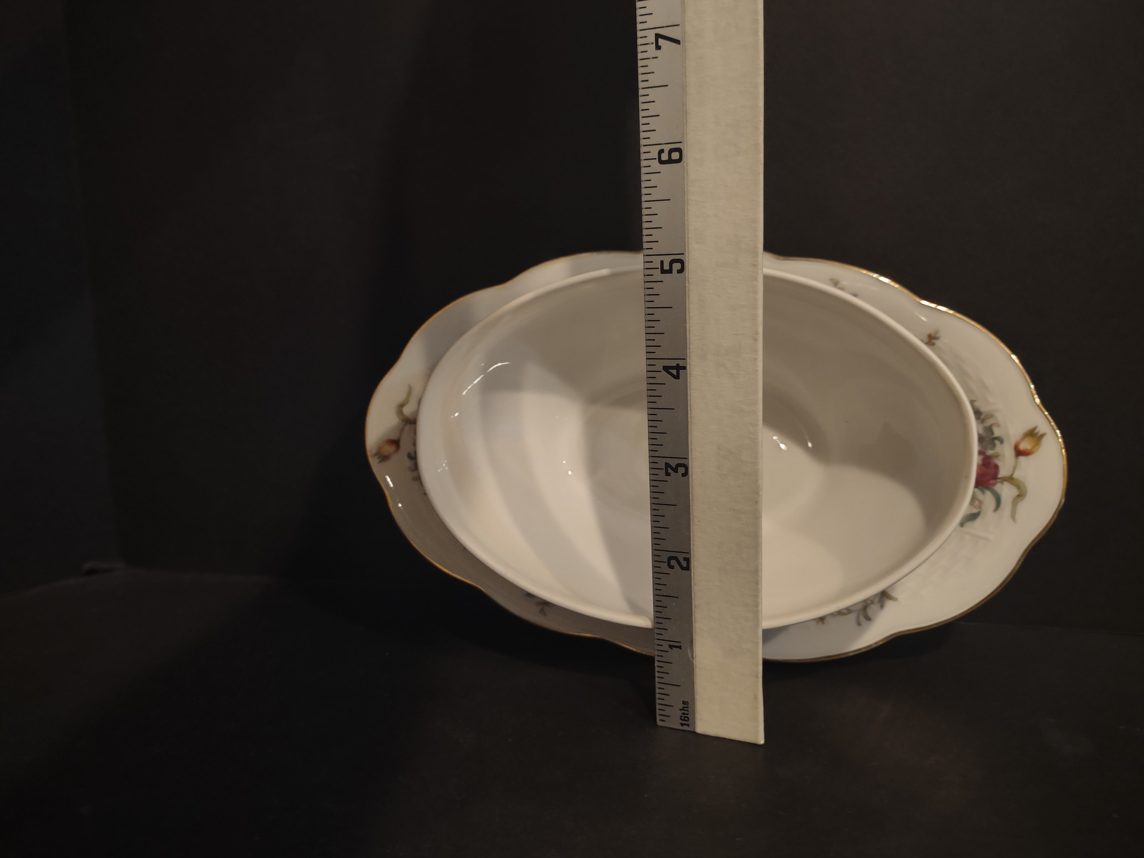 Haviland Limoges France Gold Trim Gravy Bowl Flower Design (lot 596)