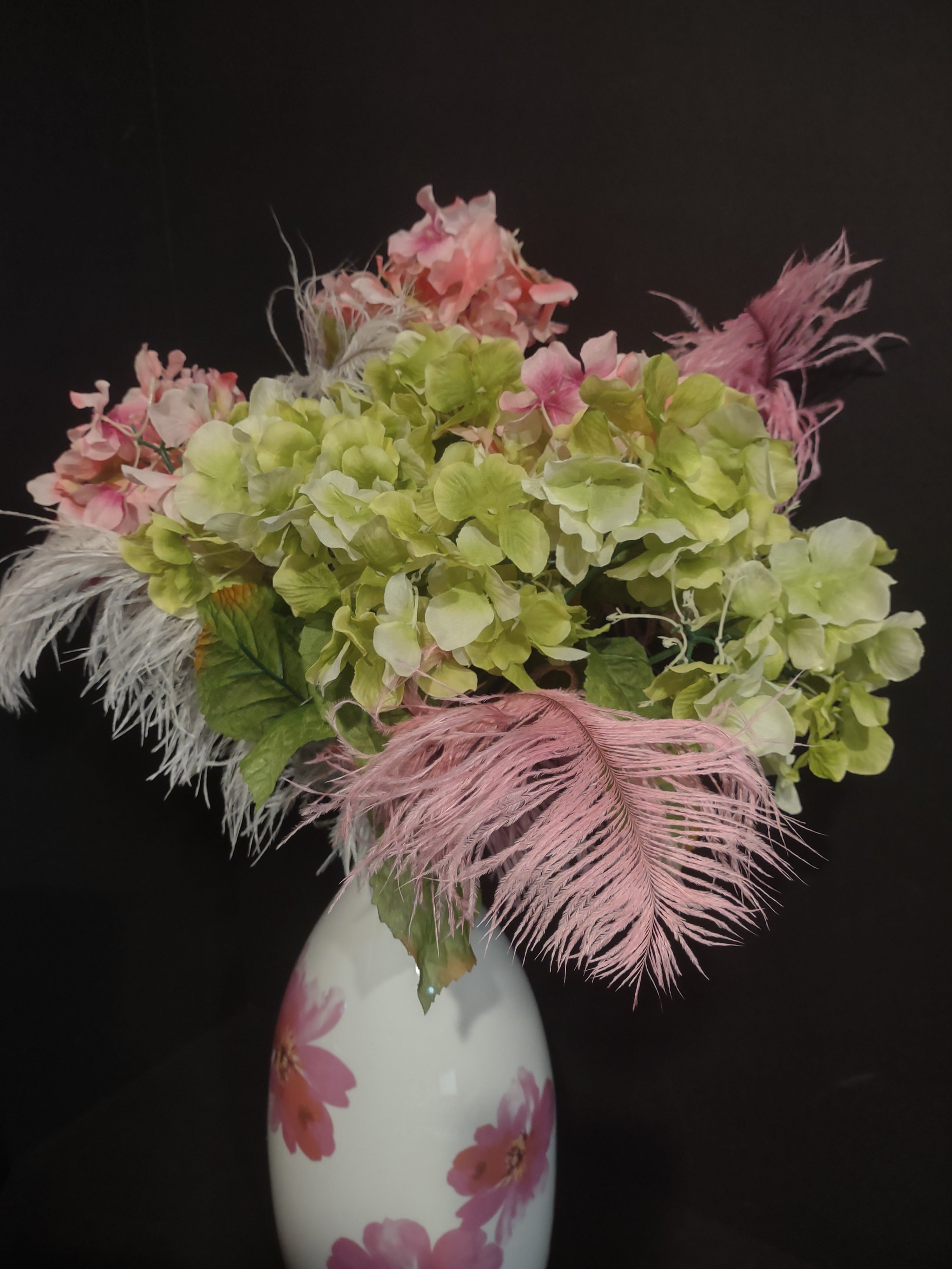 Valentine's Day Spring White Vase Pink Green Flower Feather (lot 1486)