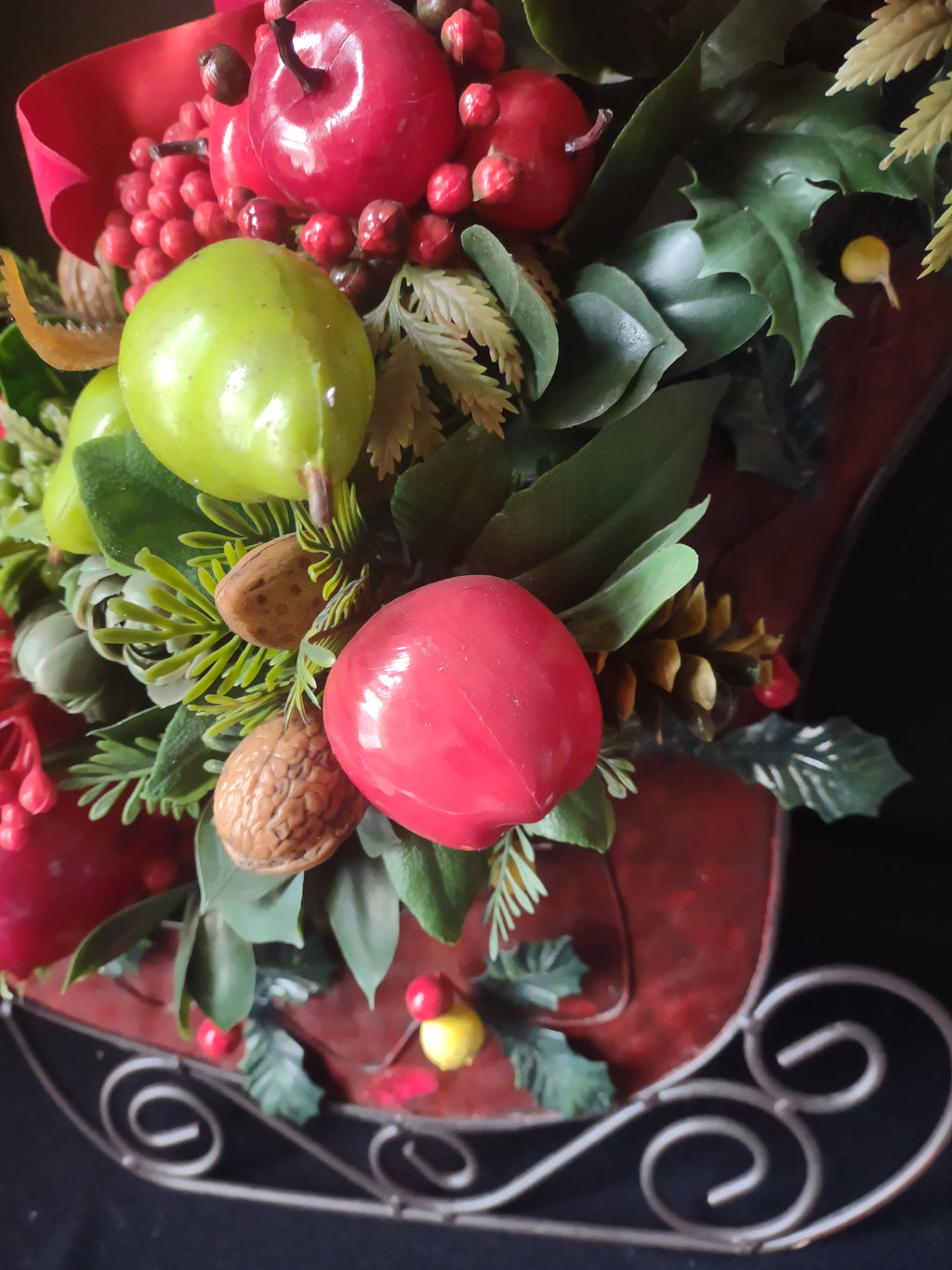 Christmas TabletopCenterpiece Decor Sleigh Apples Nuts Berries Pear (lot 1590)