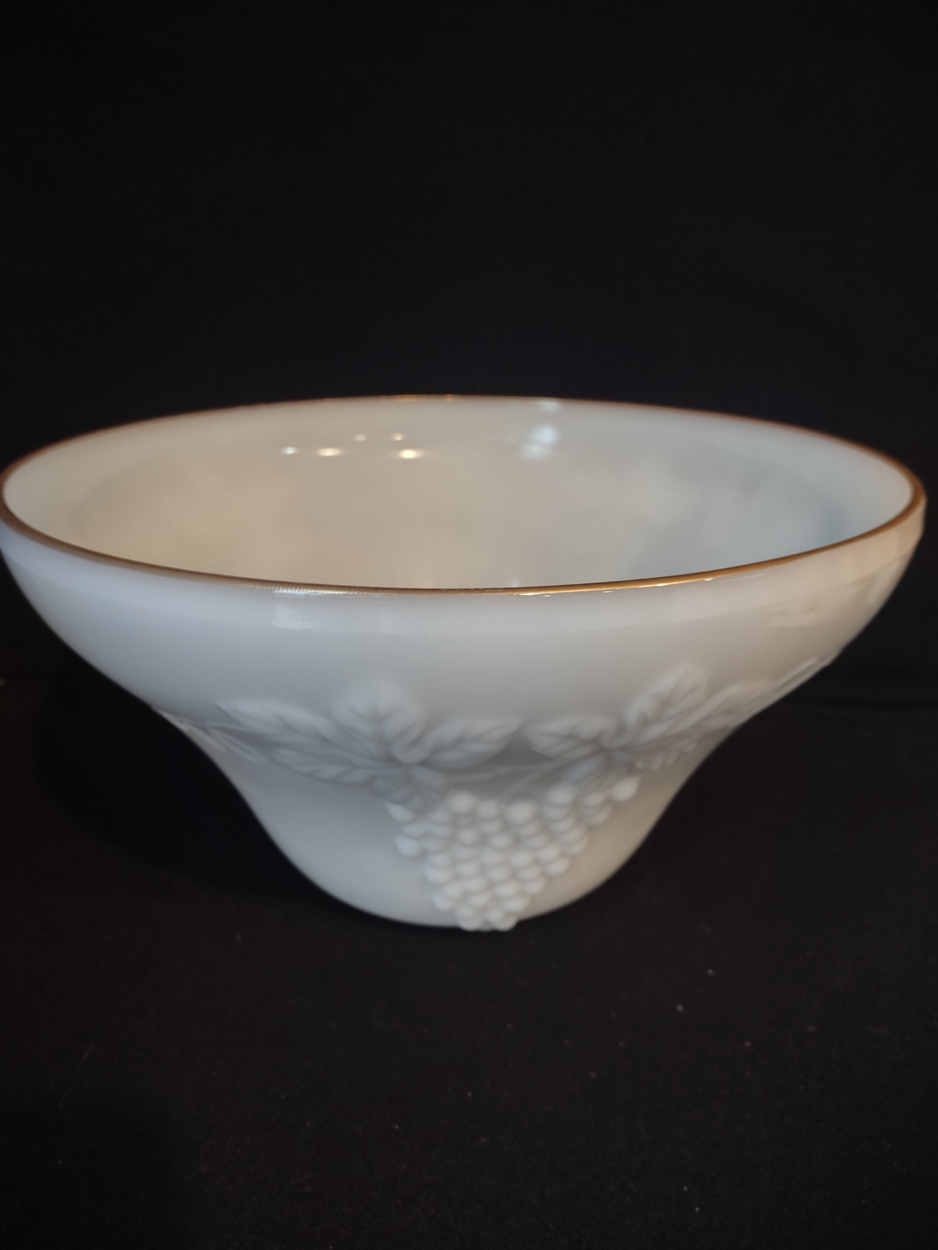 Anchor Hocking Milk Glass set of 7 Cups for Punch Bowl Gold Trim (lot 2566c)