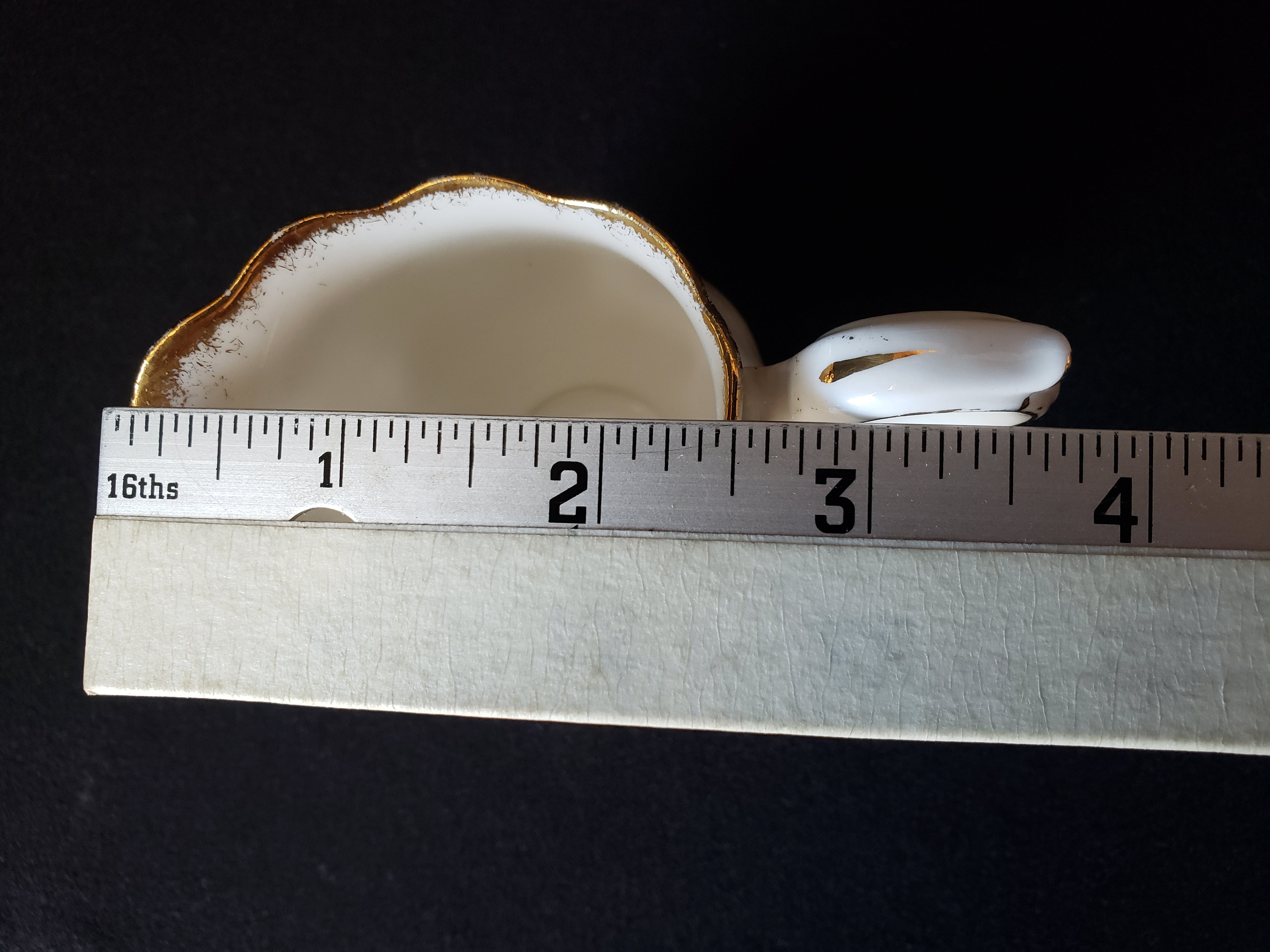 Vintage Royal Albert American Beauty Creamer (lot 2046)