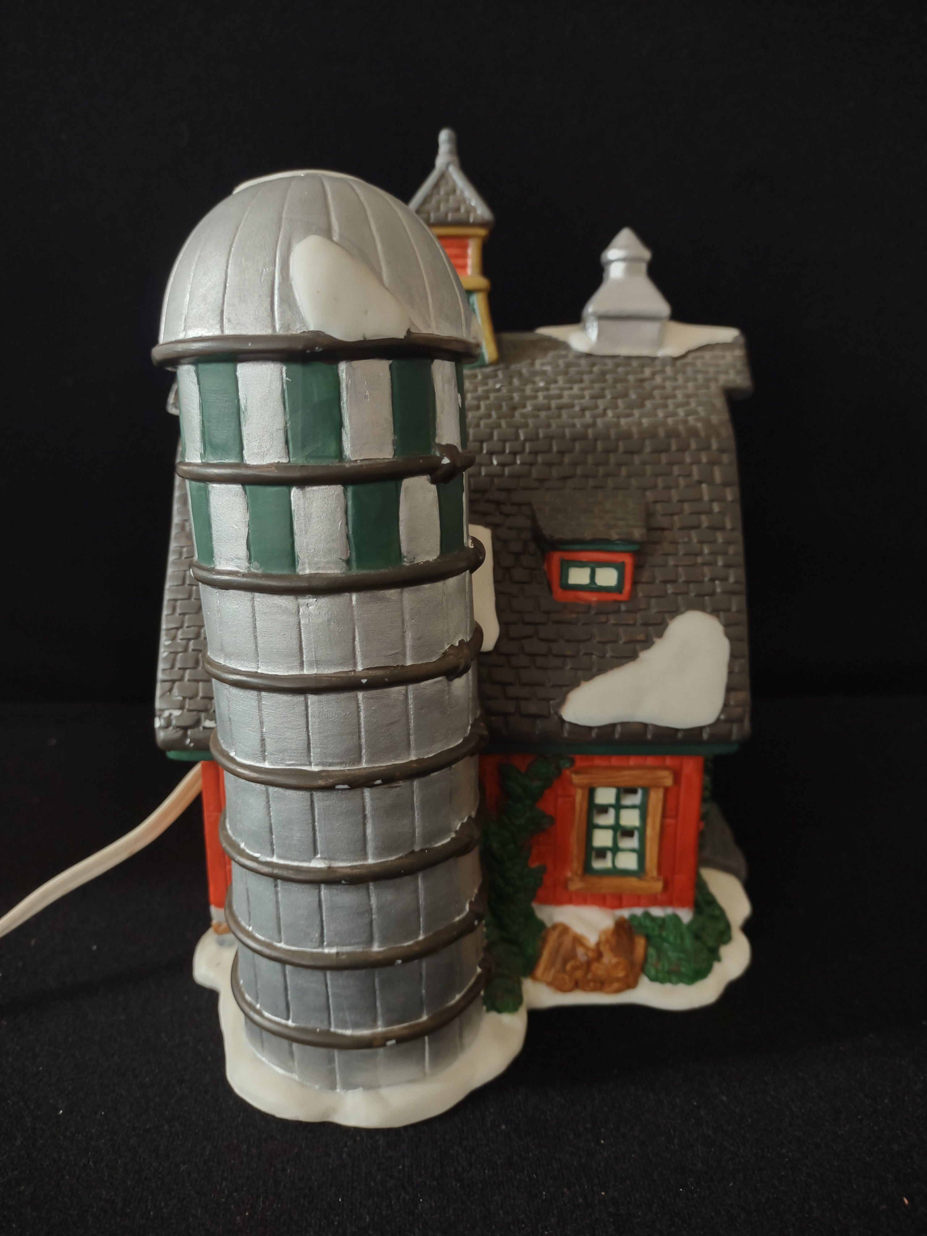 Vintage O'Well Lighted Red Barn Silo Christmas Village House (Lot 3681)