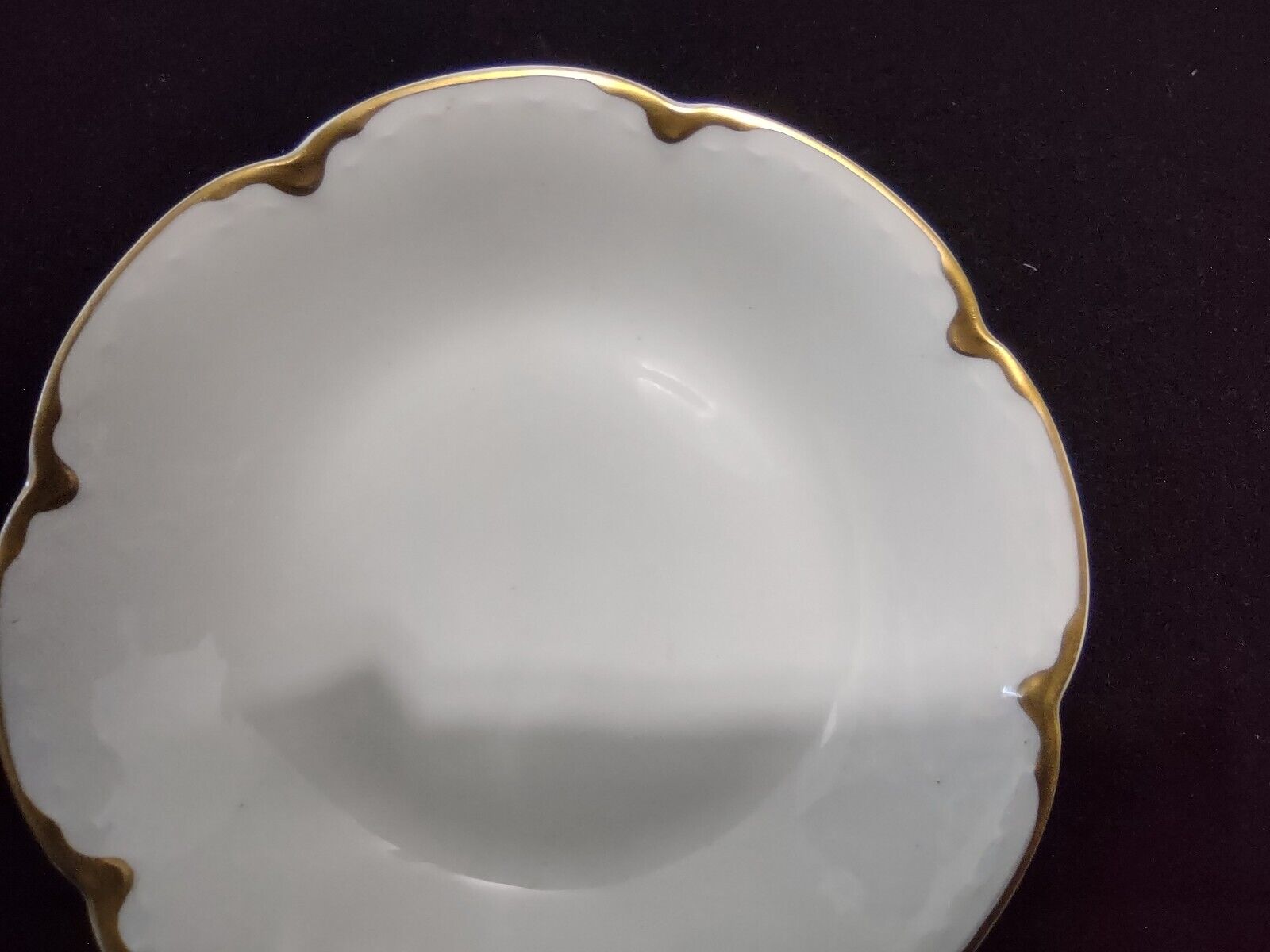 Haviland Limoges White Coupe Salad Plate 7-1/2" Gold Trim (lot 308)