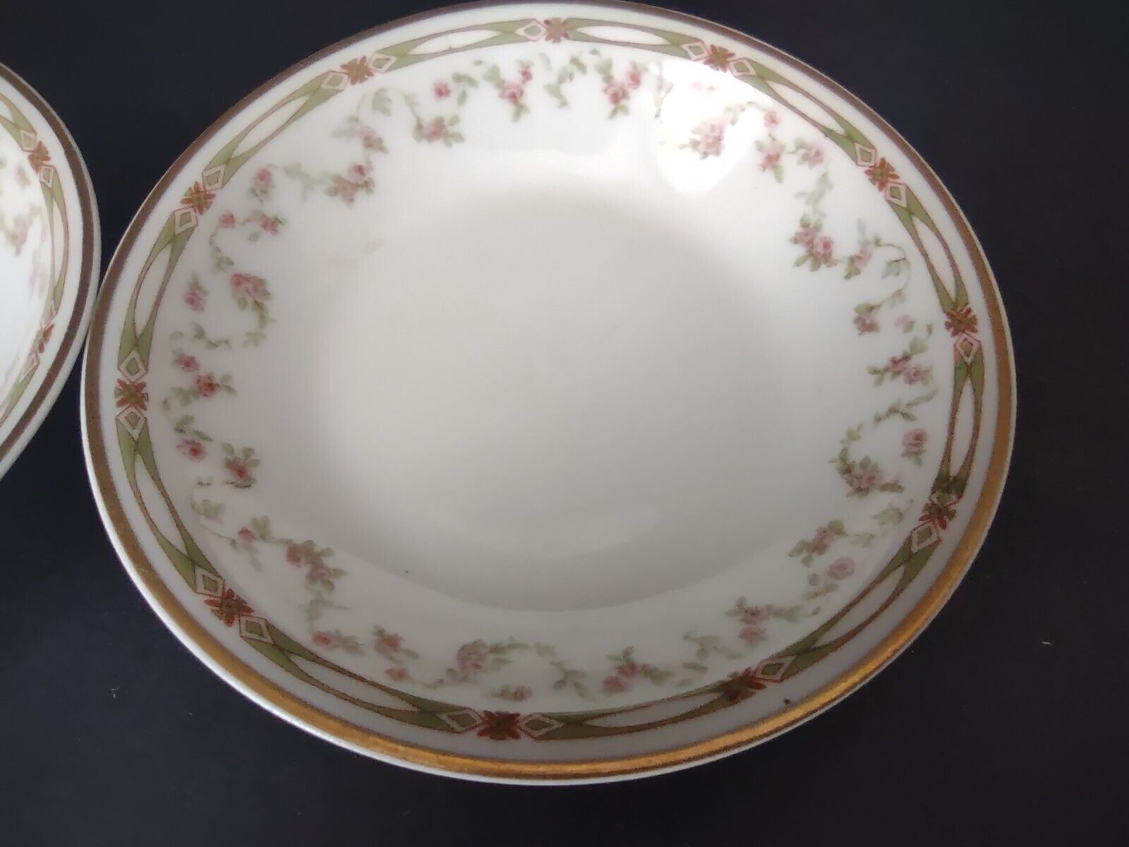 Haviland Limoges Schleiger 346 Red Rose 2 x Coupe Plate 5" (lot 543)