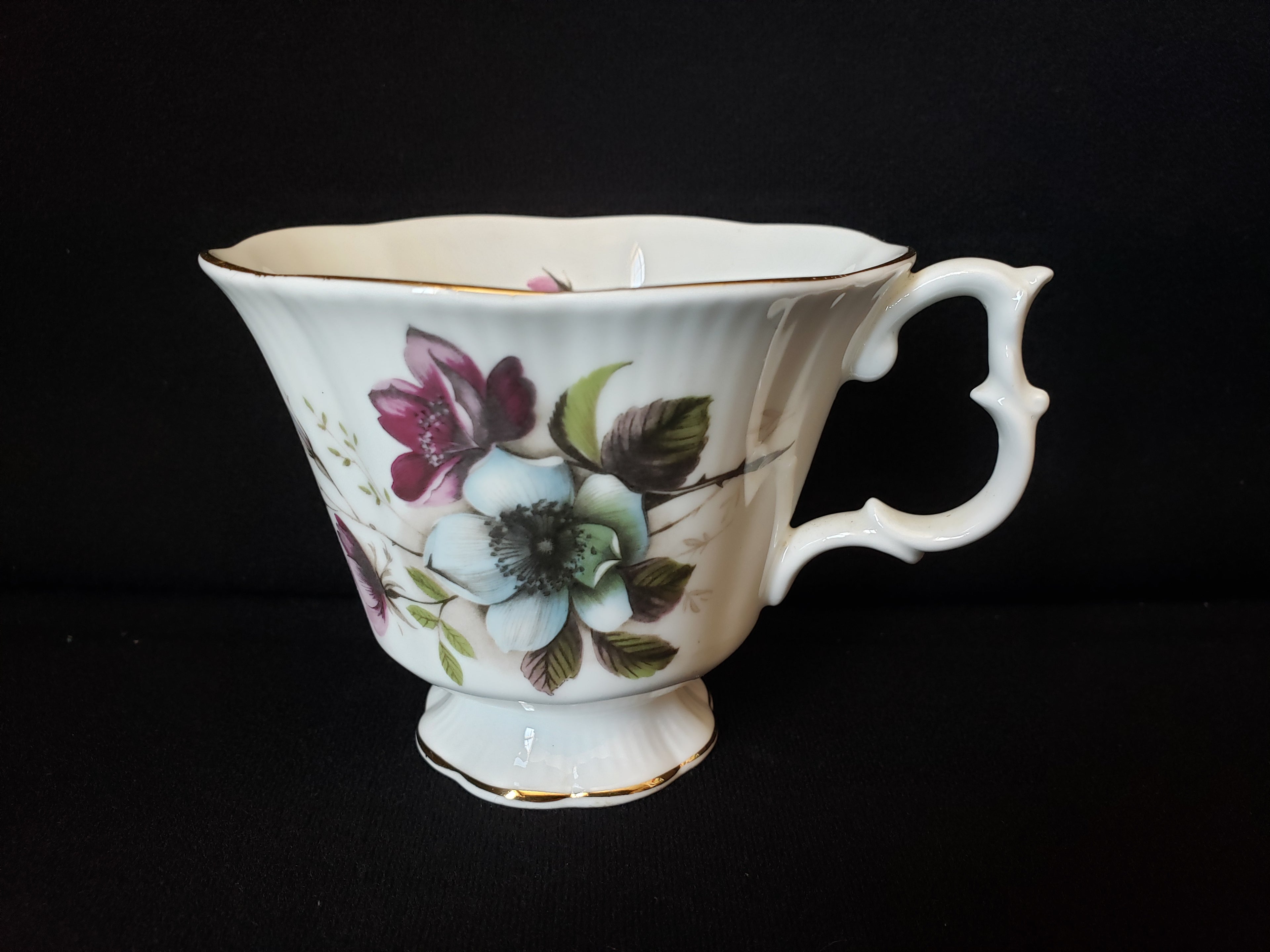 Vintage Royal Albert Magnolia Tea Cup ONLY (lot 2035)