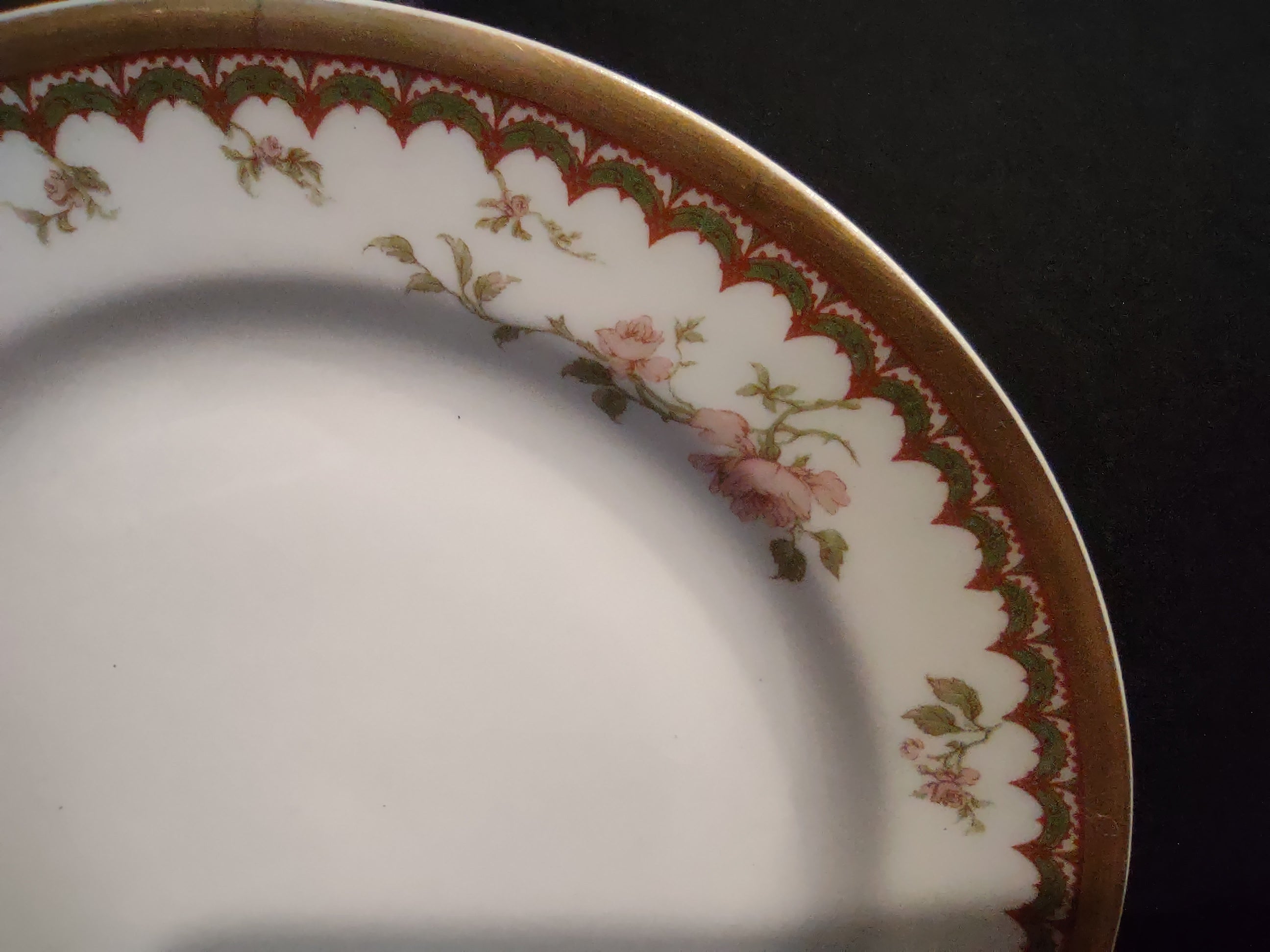 Haviland Limoges French Chic Rose Maroon Green Bread/Butter Plate (lot 1090)