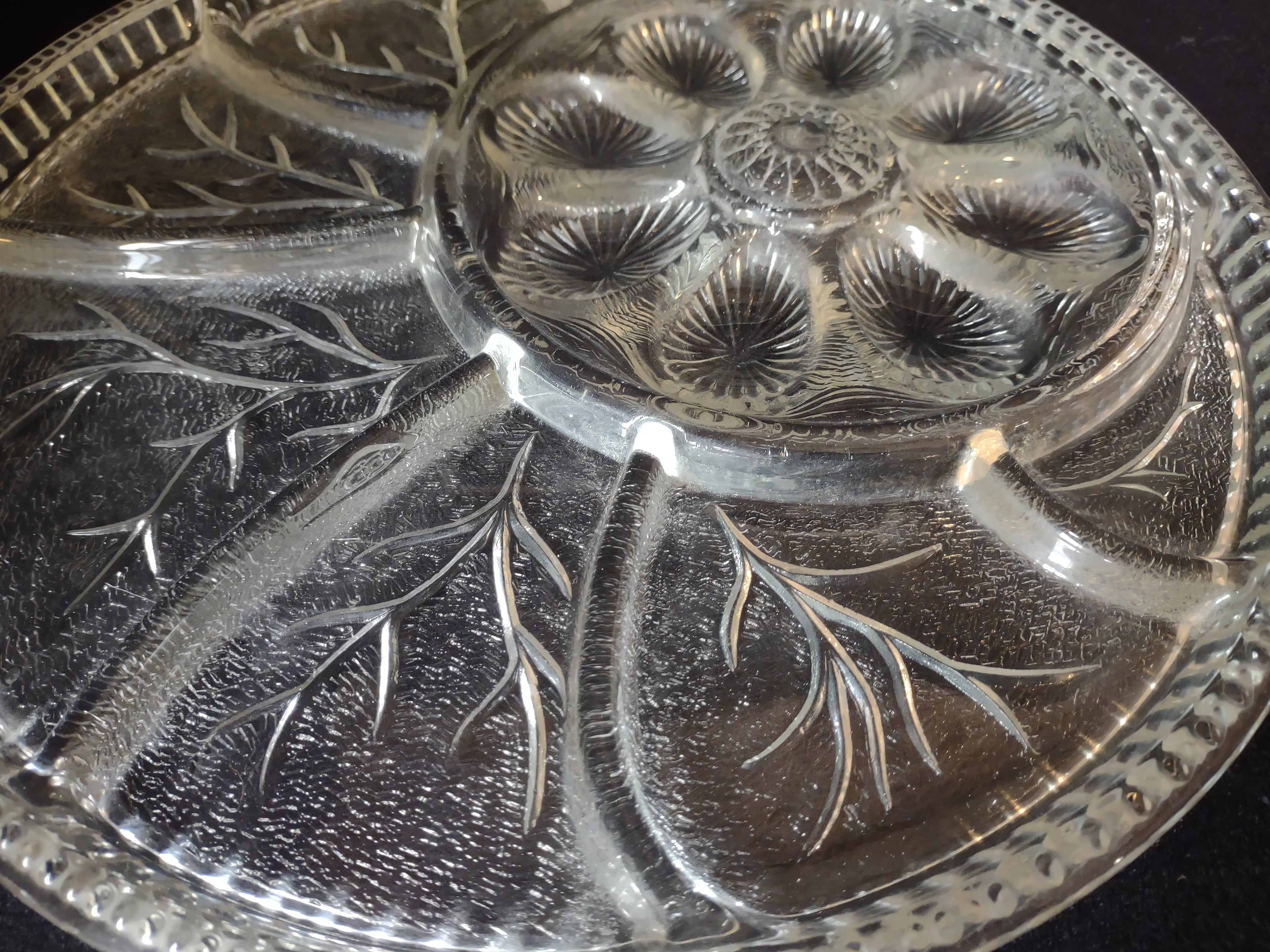 Easter Glass Deviled Egg Snack Plate Serving Platter (lot 2576c)
