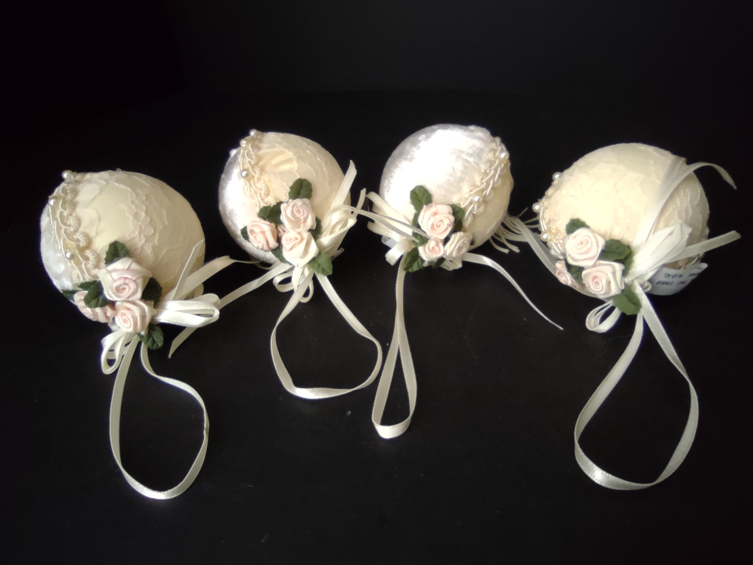 Victorian Ivory Lace Velvet Pearl Rose Christmas Ball Ornament x 4 (lot 1206)