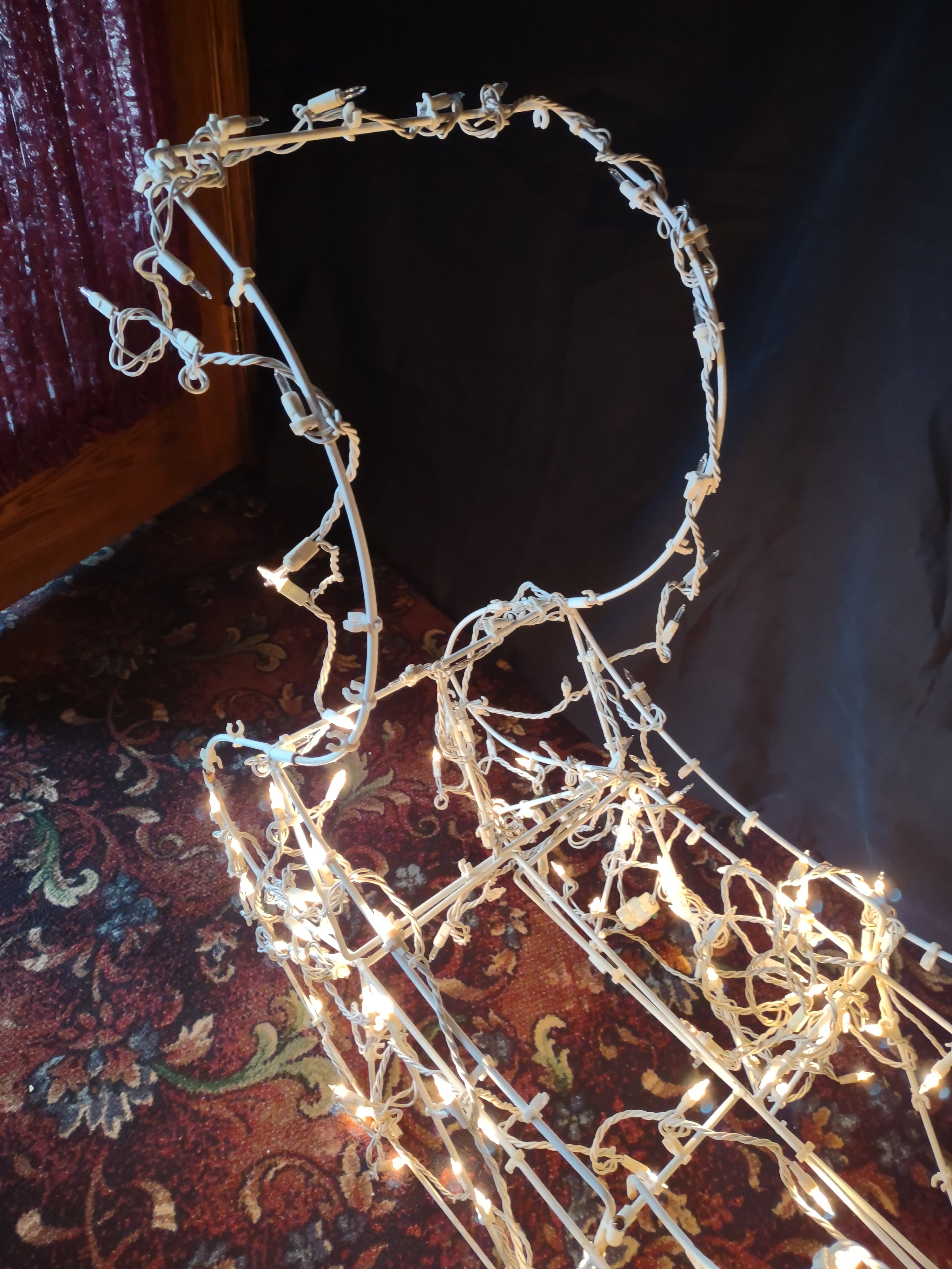Vintage Christmas Santa Sley White Outdoor MOSTLY Lights Up (lot 3482)