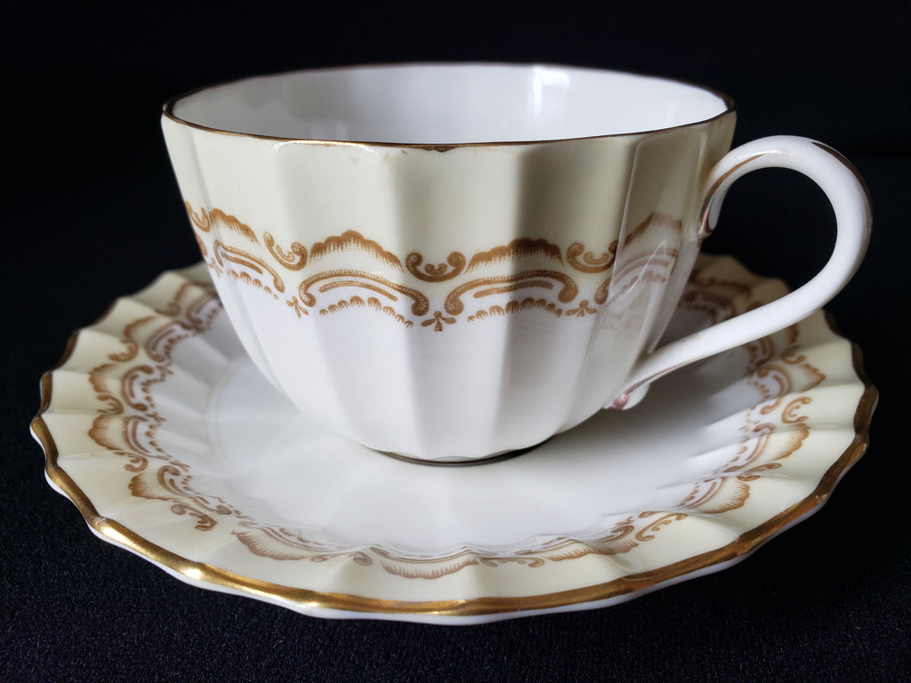 Vintage Royal Worcester Cromwell Tea Cup (lot 2100)