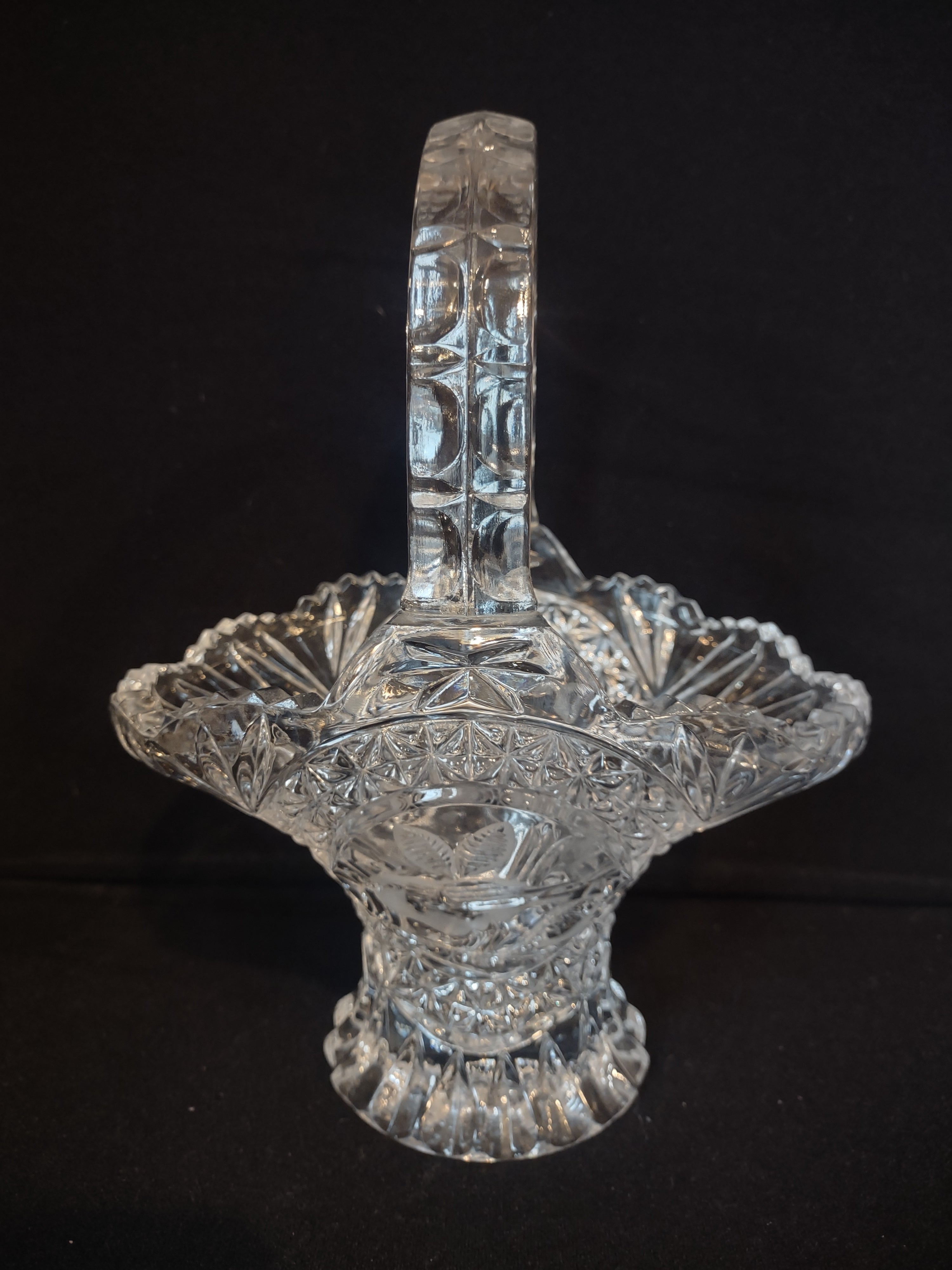 Hofbayer Byrdes Crystal Candy Dish with Handle (lot 2500c)