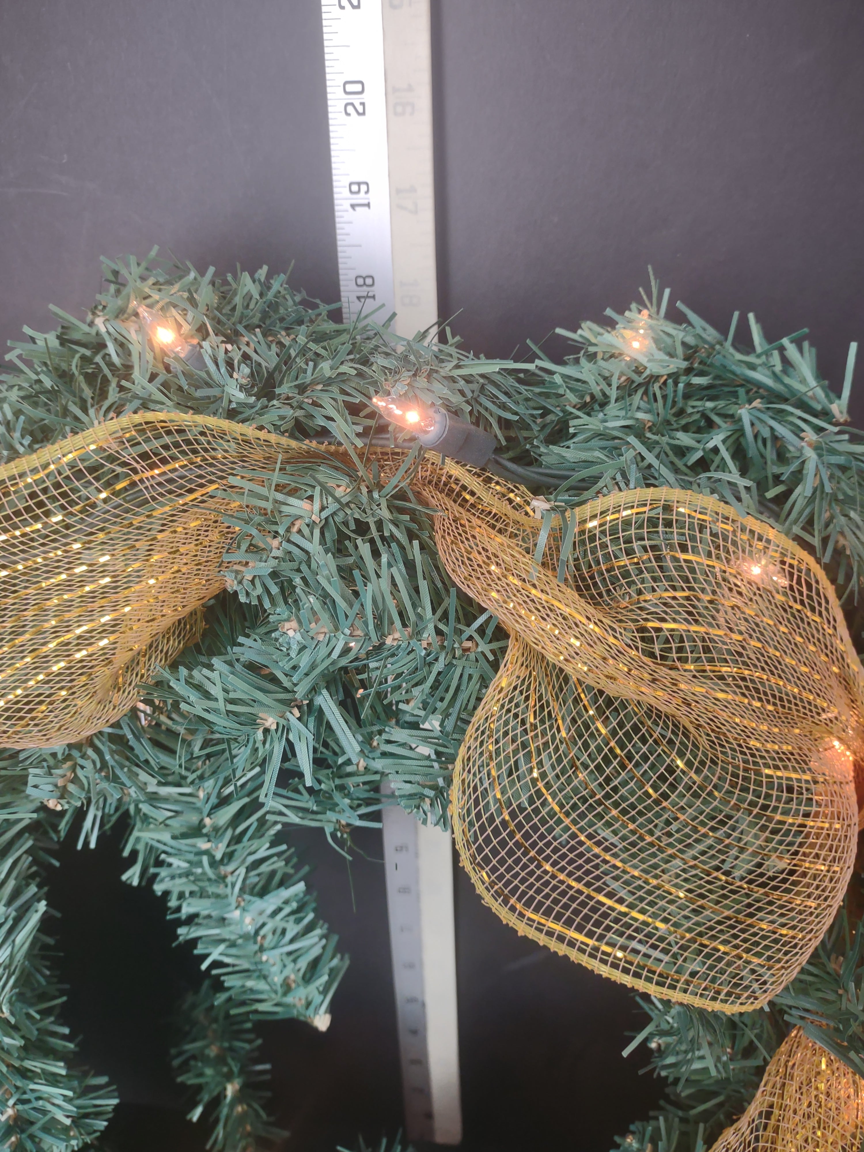 Vintage Christmas Artificial Light Up Green Wreath Gold Ribbon 18" (lot 1326)