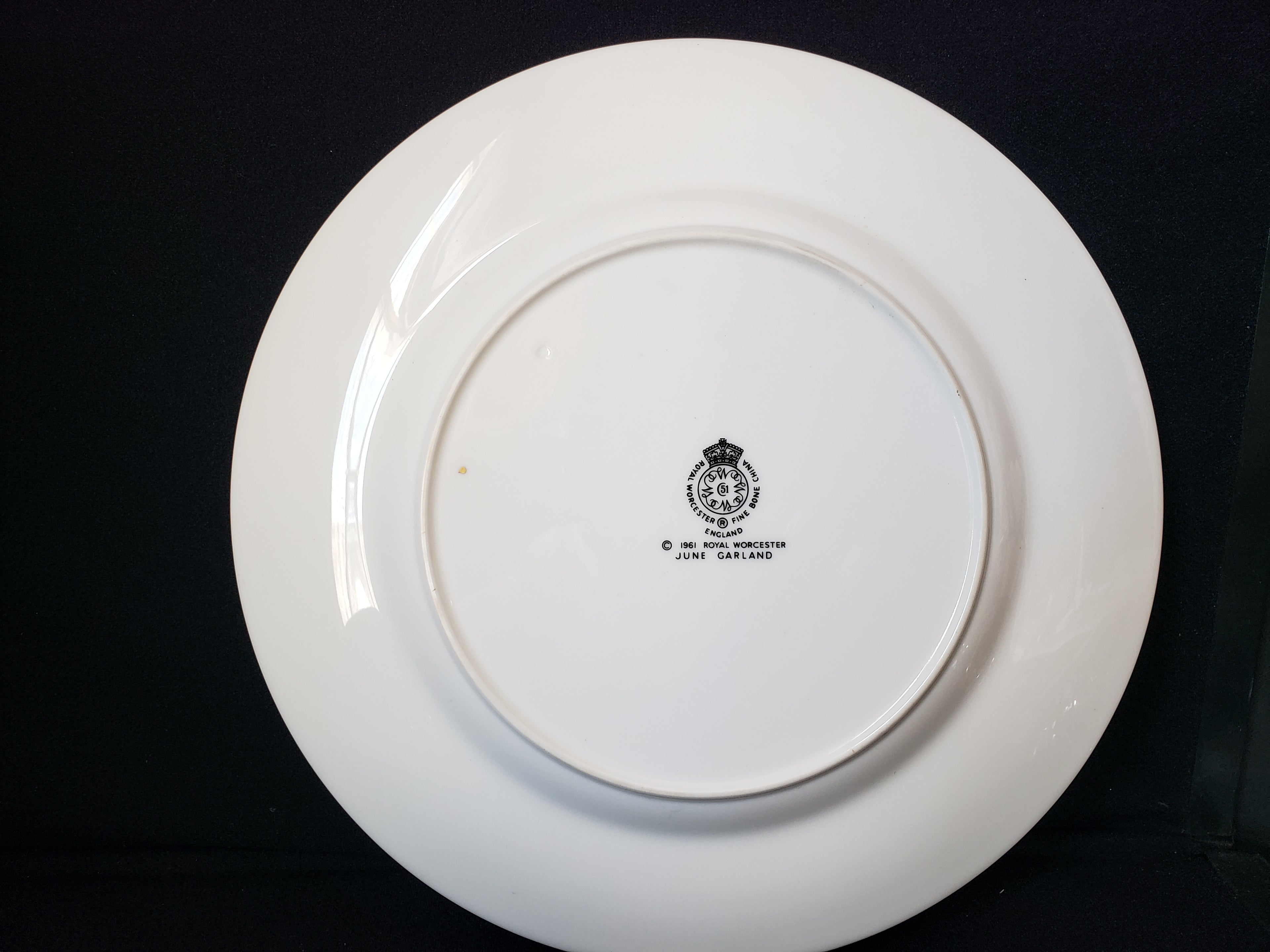 Vintage Royal Worcester June Garland Dinner Plate 10-1/2" (lot 2131)