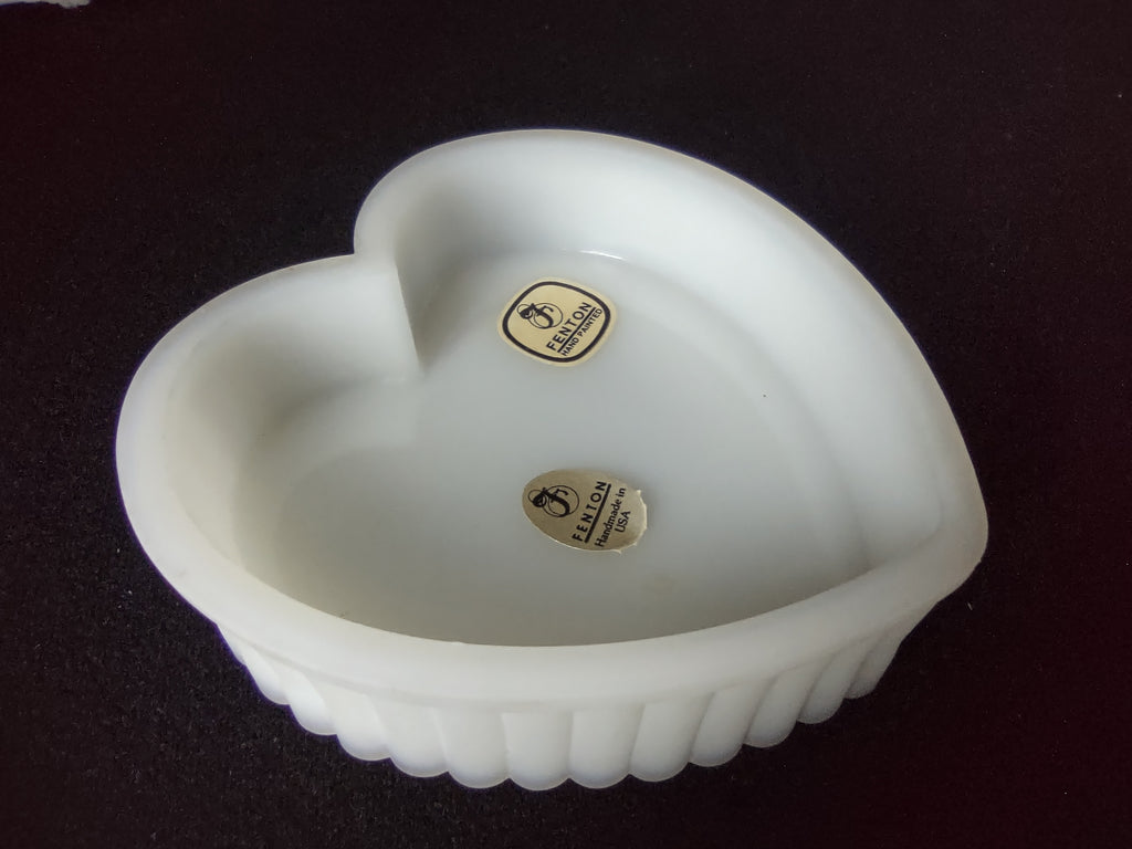 Vintage Fenton Heart Shape Glass Trinket Box Hand Painted & Signed (lot 2694c )