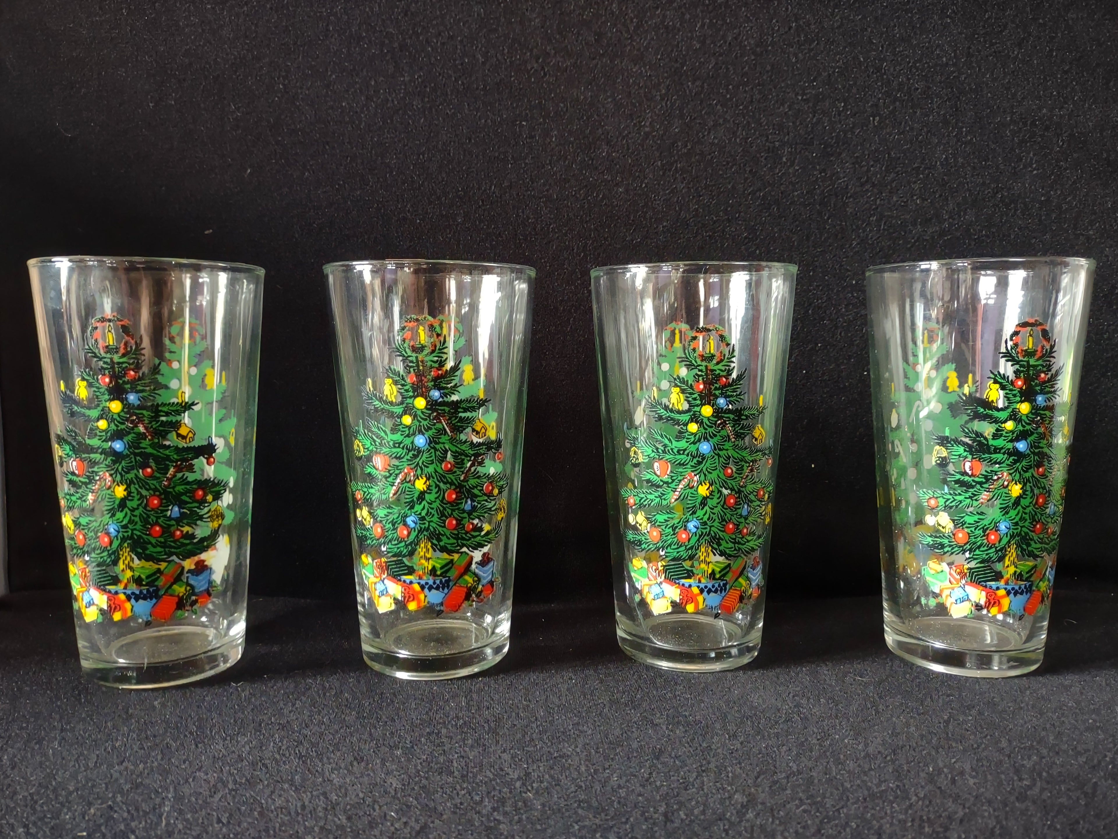 Vintage Indonesia KIG Christmas Tree Tumbler x 4 Drinking Glass (lot 5235)