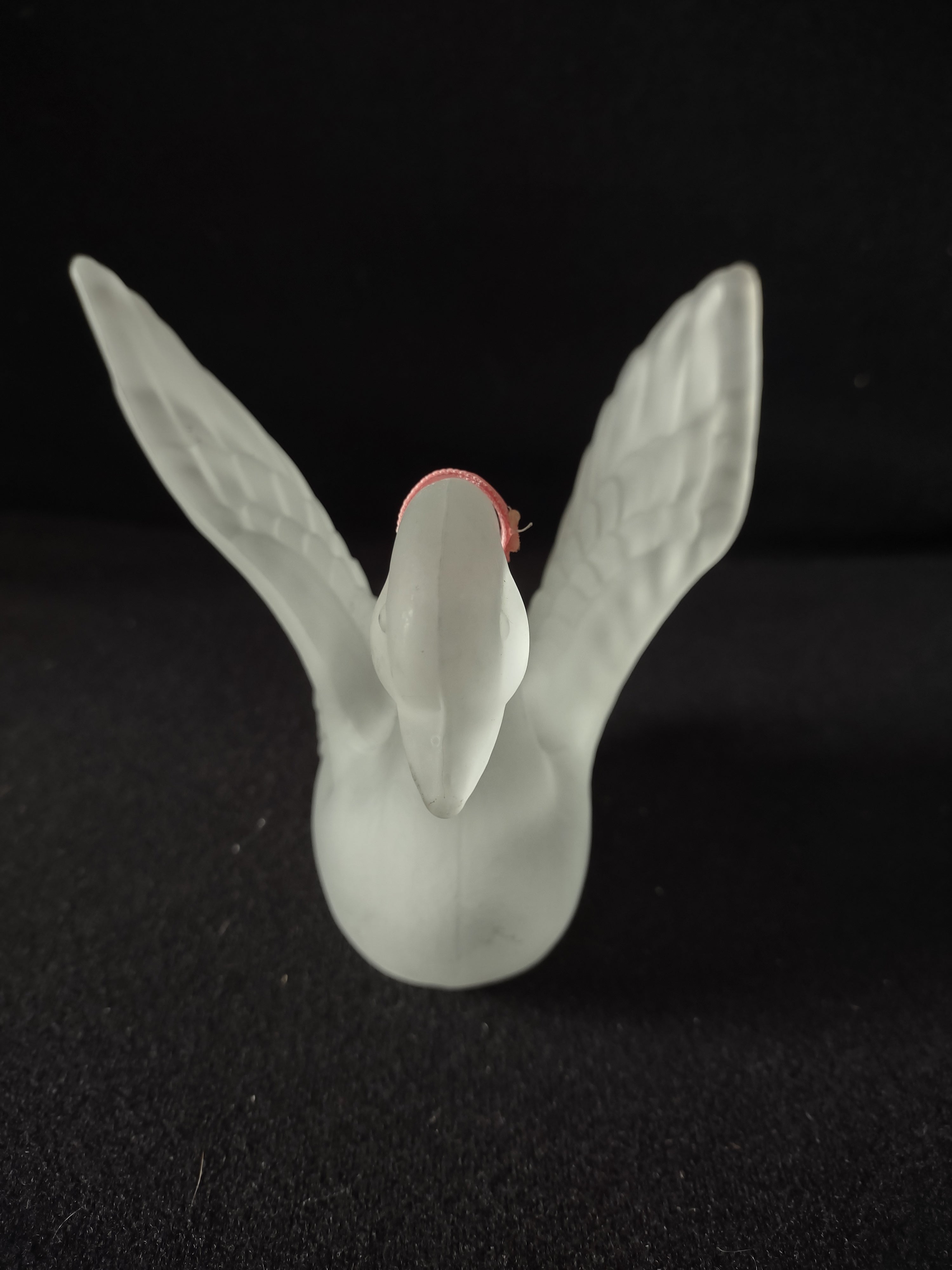 Vintage Frosted Crystal Graceful Swan Expanded Wings (Lot 5238)