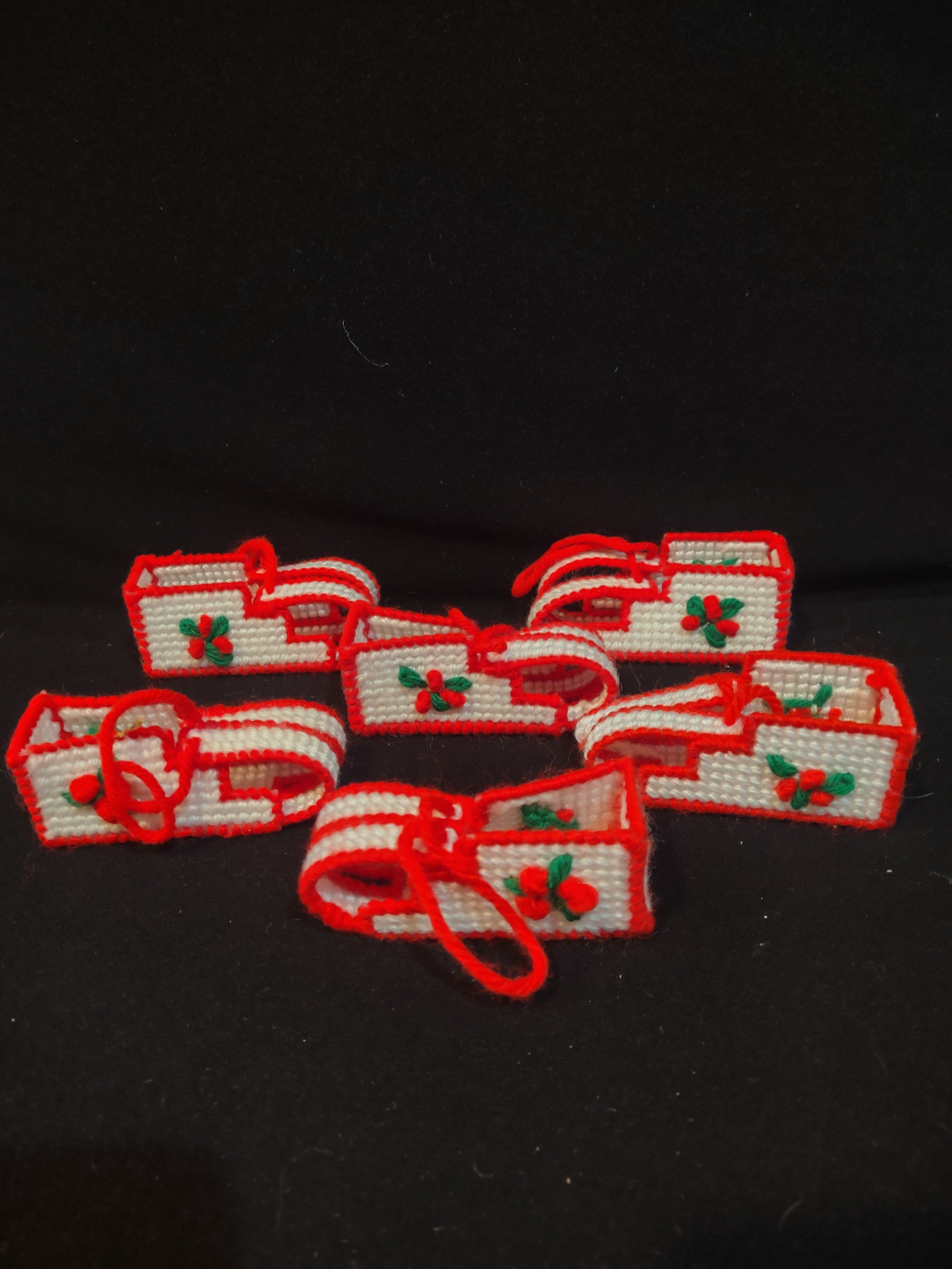 Handmade Christmas Decoration Ornament Plastic Carousel Basket Sleigh (Lot4545