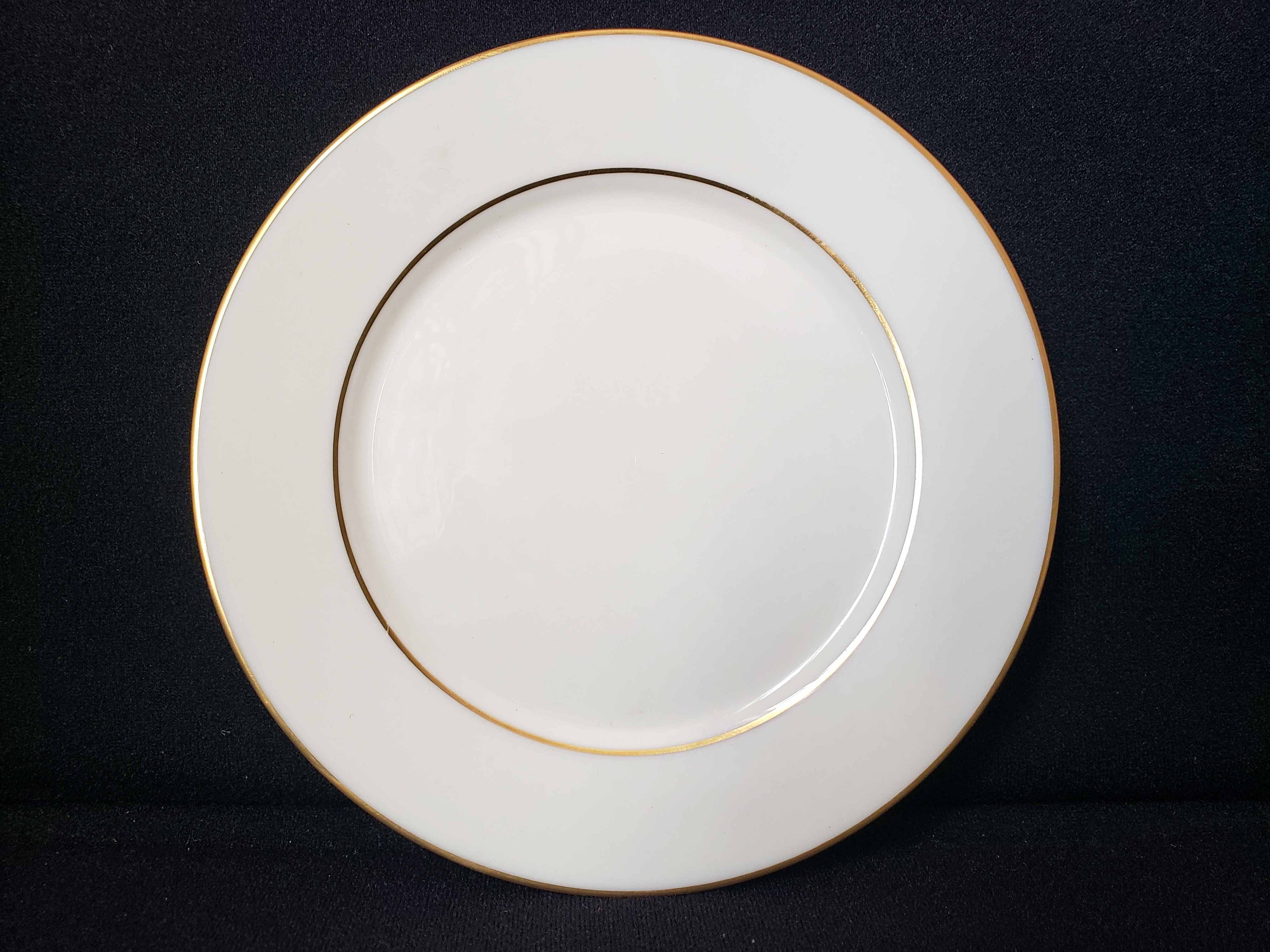 Vintage Lenox Hayworth Bread or Plate Golden Wreath Stamp 6-1/2" (lot 1998)