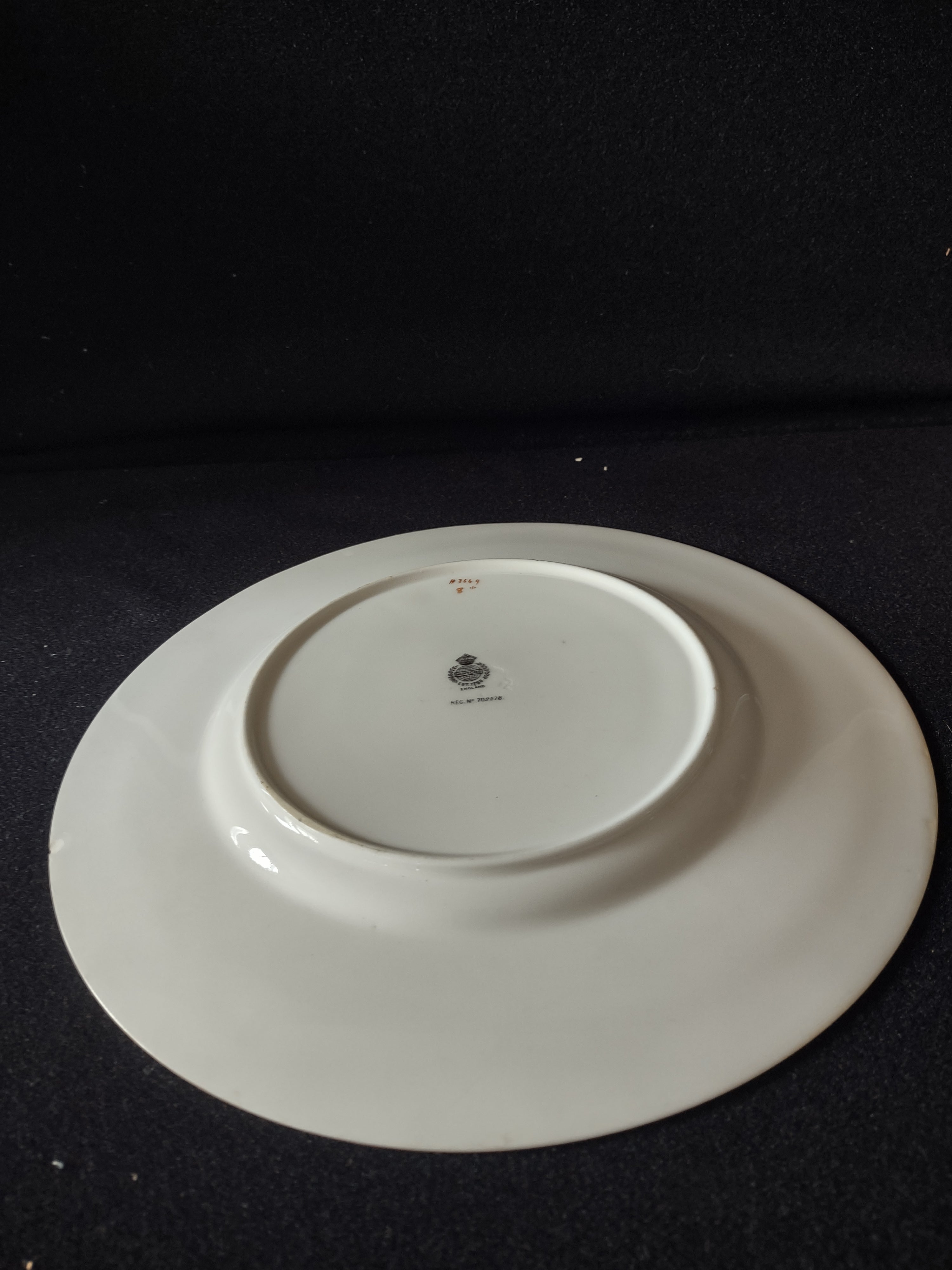Vintage Minton Dinner Plate Bone China Floral Vase Green Scroll H3649 (Lot 5447)