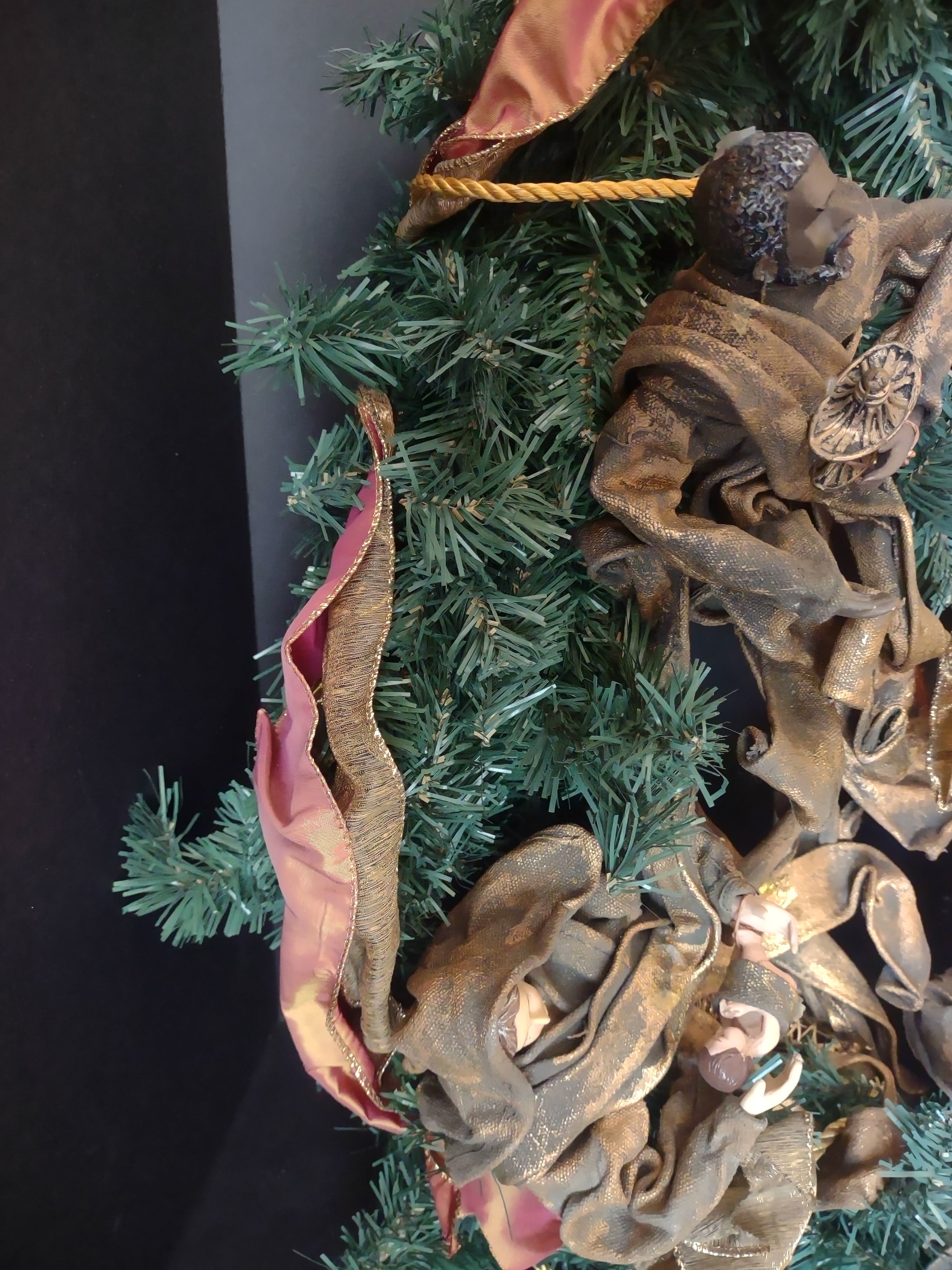 Vintage Artificial Christmas Wreath with Nativity Figurines (lot 1177)