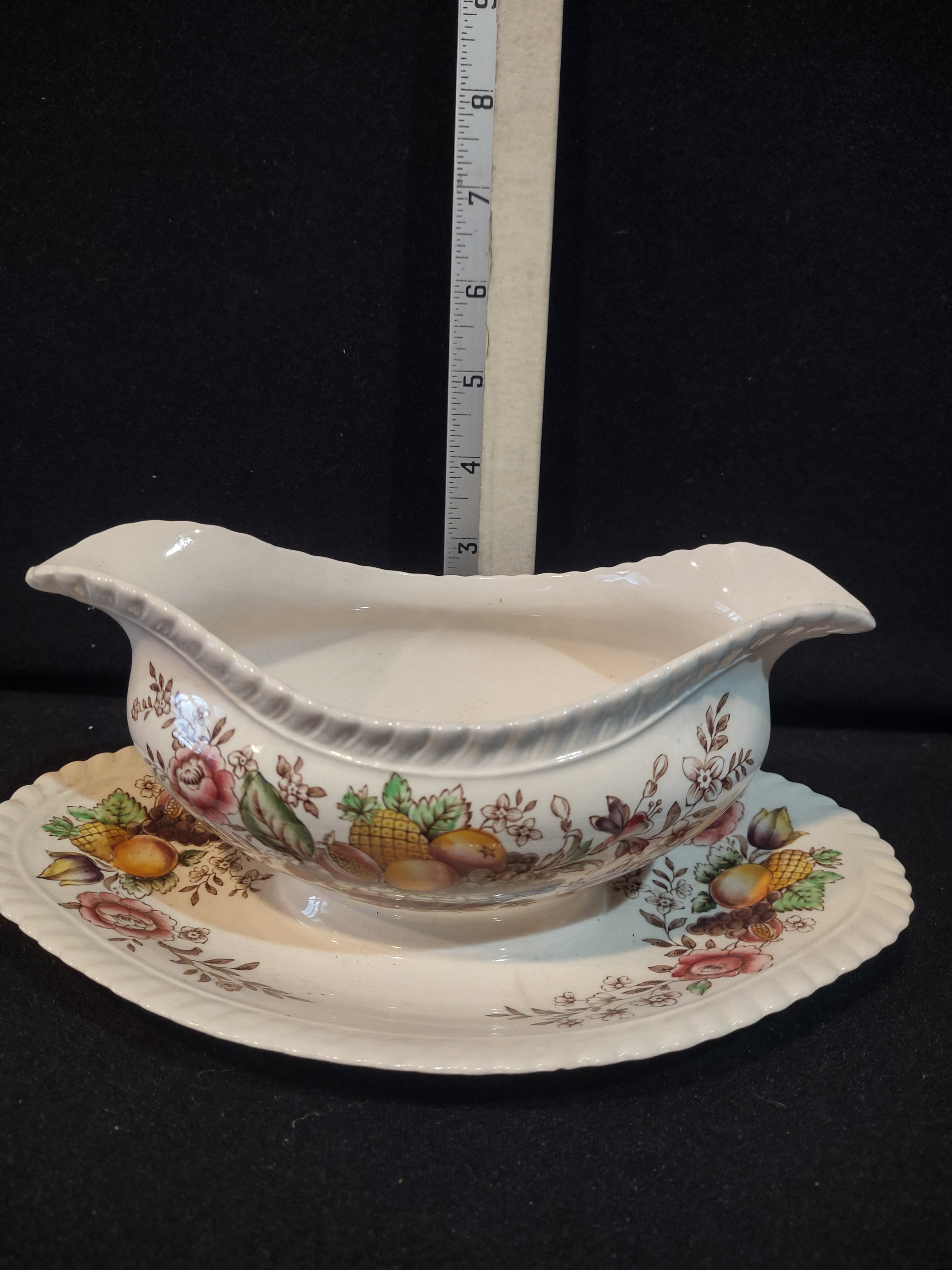 Vintage Johnson Pomona Windsor Ware Gravy Boat England Ironstone (lot 5612)