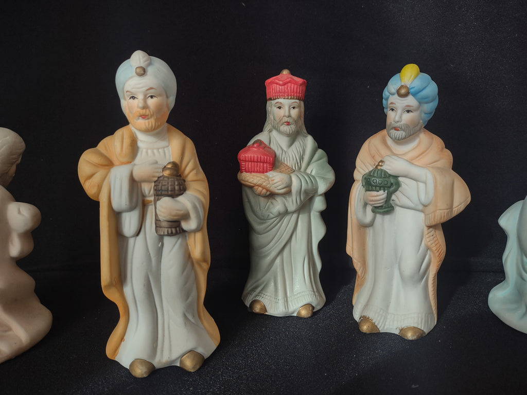 Vintage Christmas Porcelain Nativity Set NO BABY JESUS (lot 2437)
