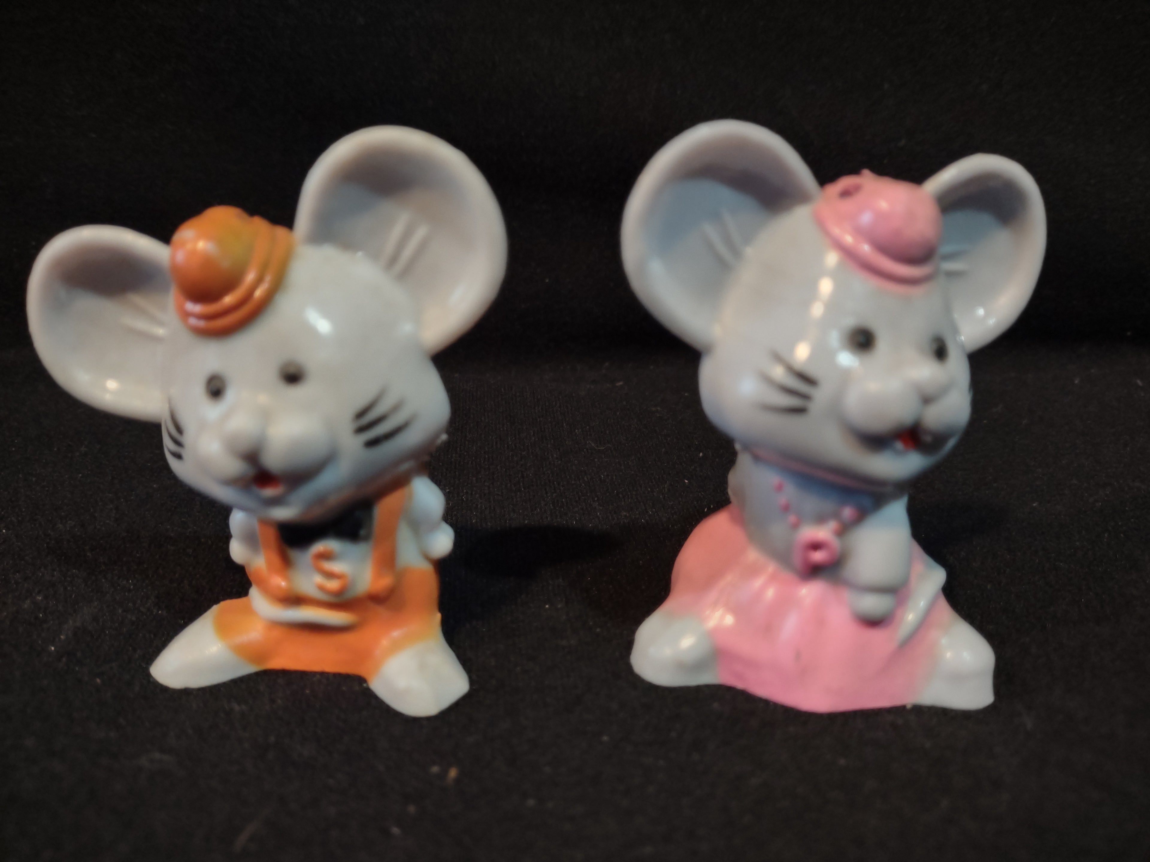 Vintage Hong Kong Plastic Salt and Pepper Shaker Mouse Mice (lot 5370)