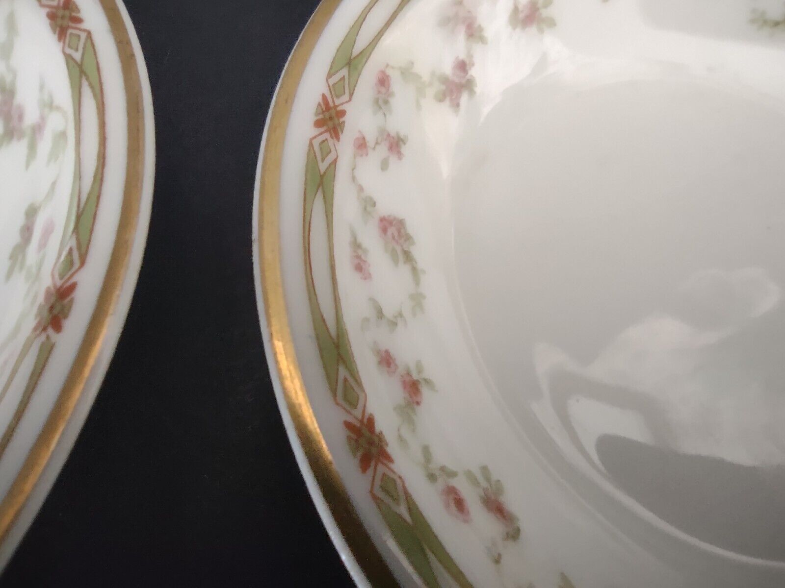 Haviland Limoges Schleiger 346 Red Rose 2 x Coupe Plate 5" (lot 543)