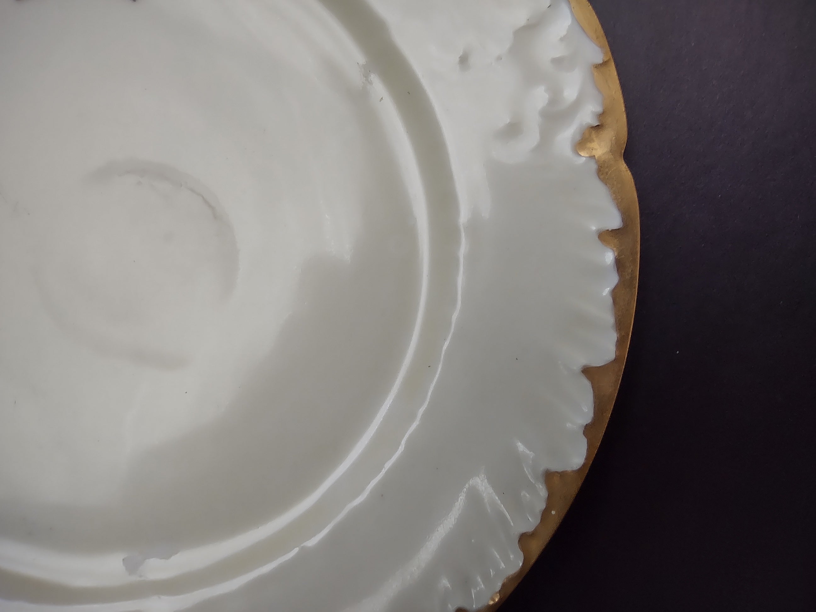 Wm. Guerin Limoges Dinner Plate Gold Trim French Chick Monogramm S (lot 986)