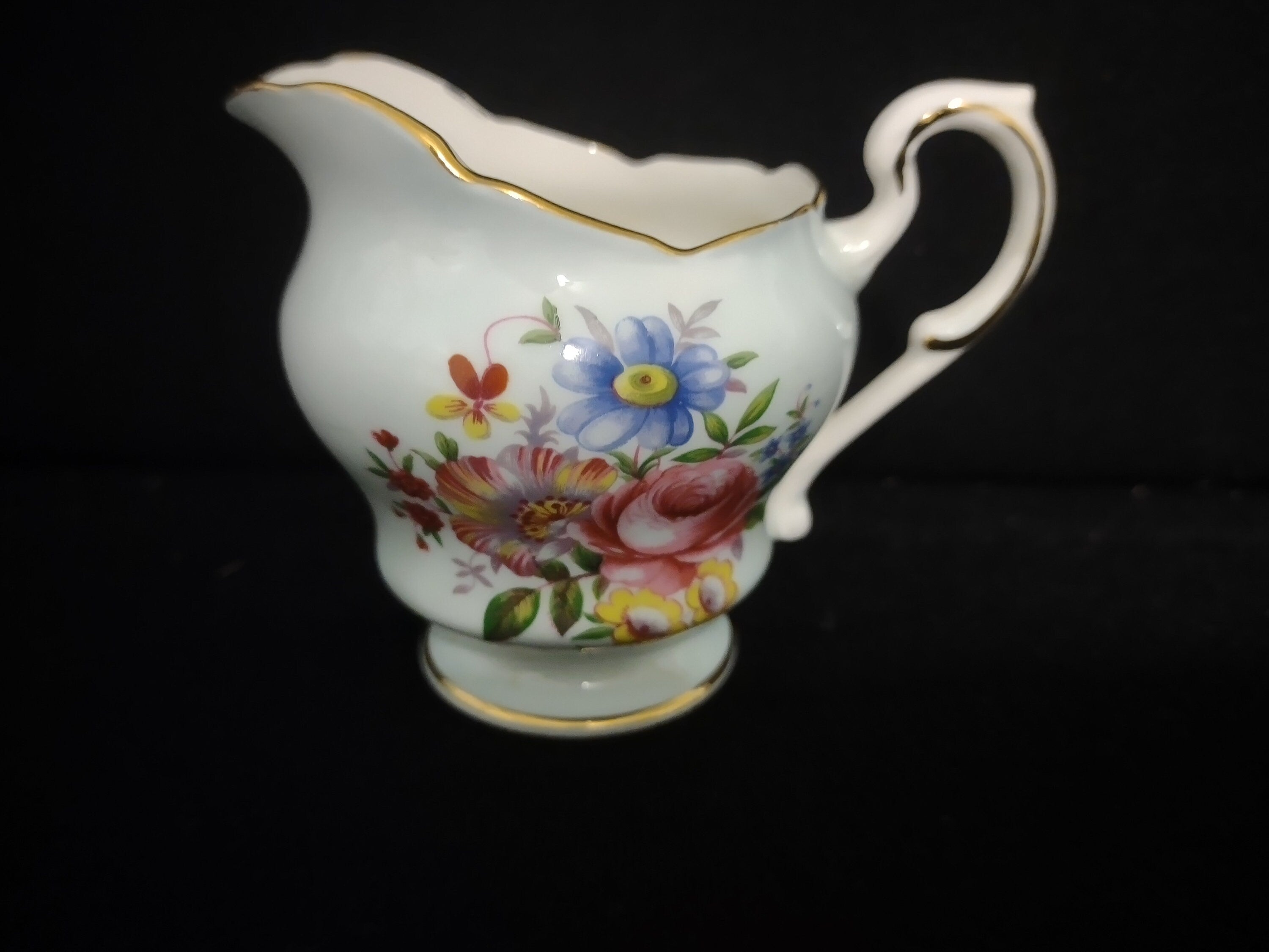 Vintage Set Creamer and Sugar Bowl Paragon Bone China England 2-3/4" (lot 119)