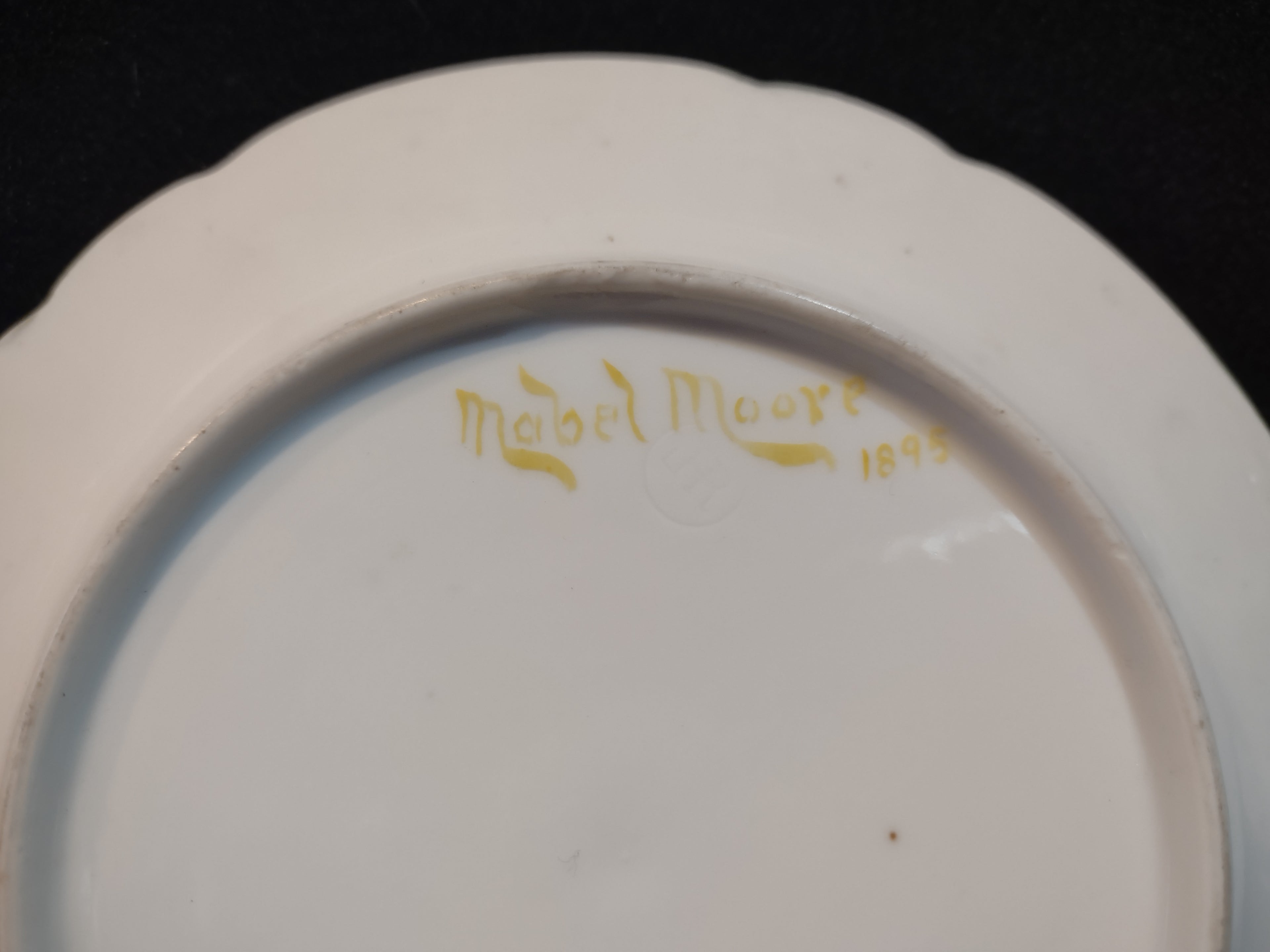 Vintage China 6 " Plate x 2 Floral Pattern Scalloped Green Rim Edge (Lot 5352)
