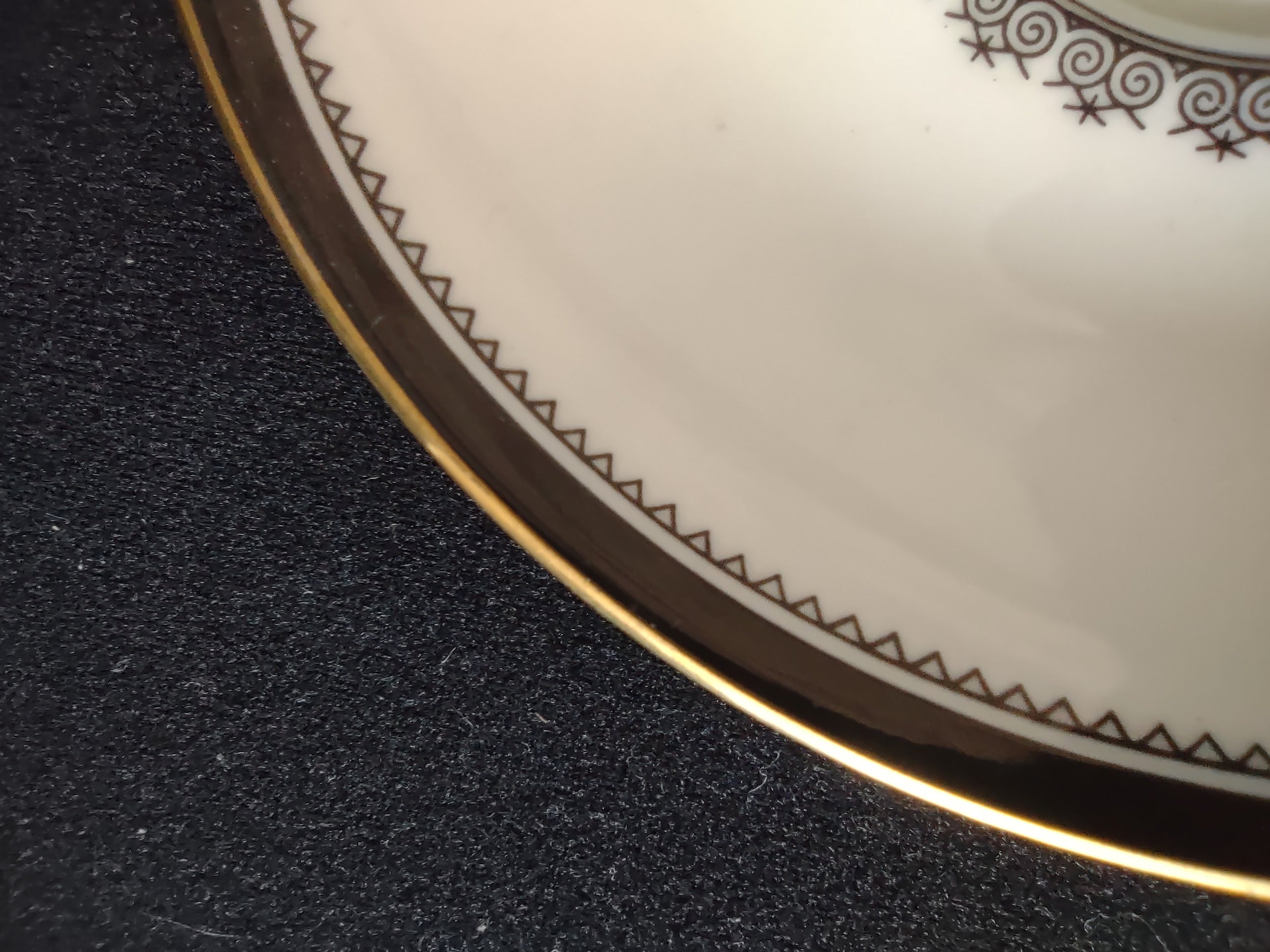 Vintage Spode Saucer Bone China Camelot Gold Trim (Lot 5738)