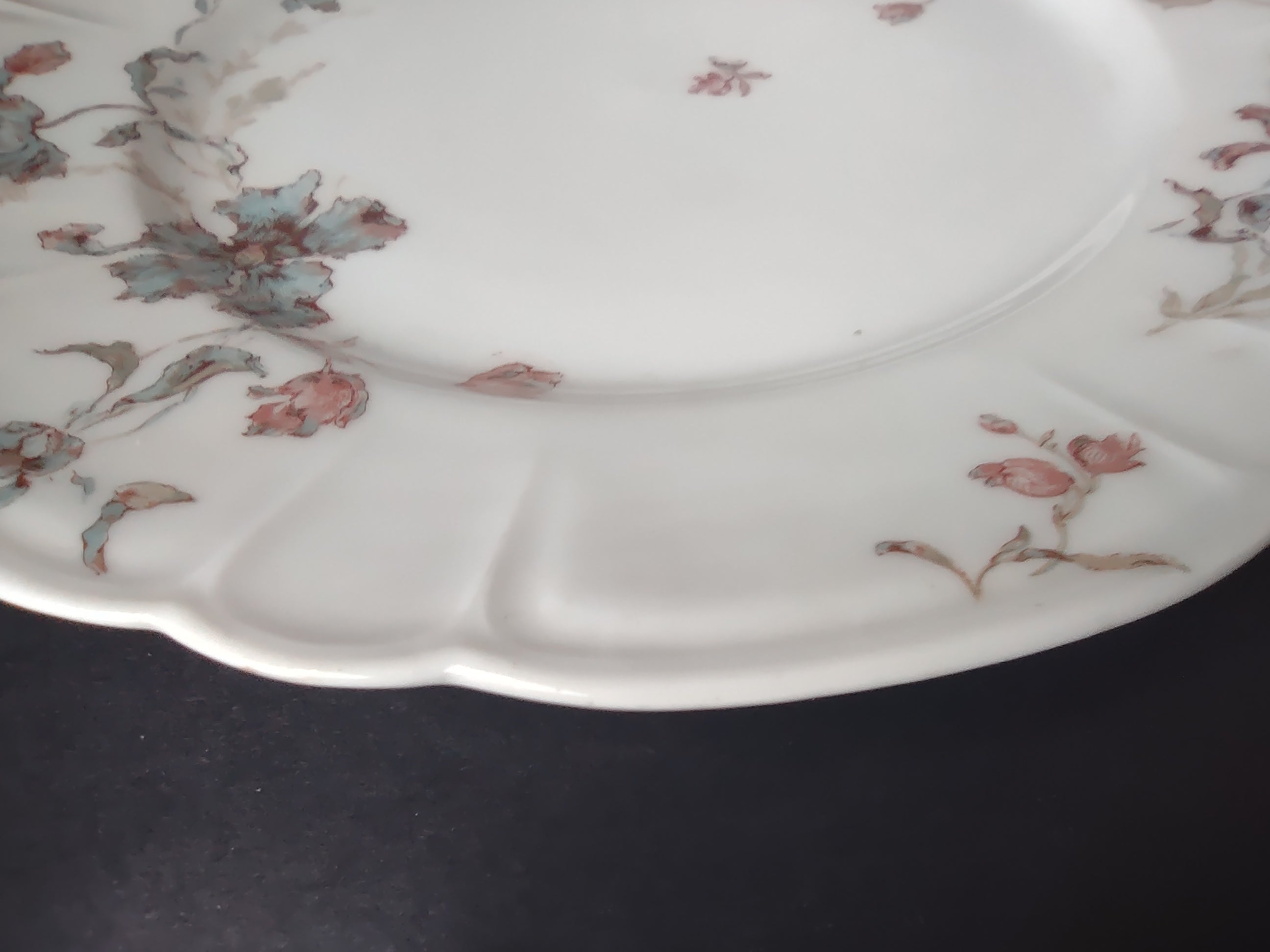 Antique 1889 Haviland Limoges Blue Red Flower Dinner Plate (lot 950)