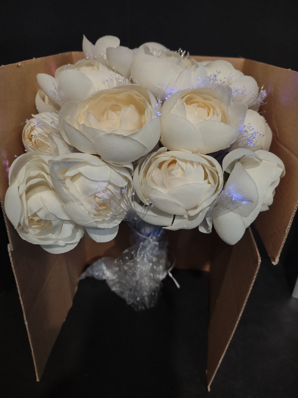 Avon Valentine's Day Fiber Optic Bouquet Flowers White Ranunculus (lot 2553j)