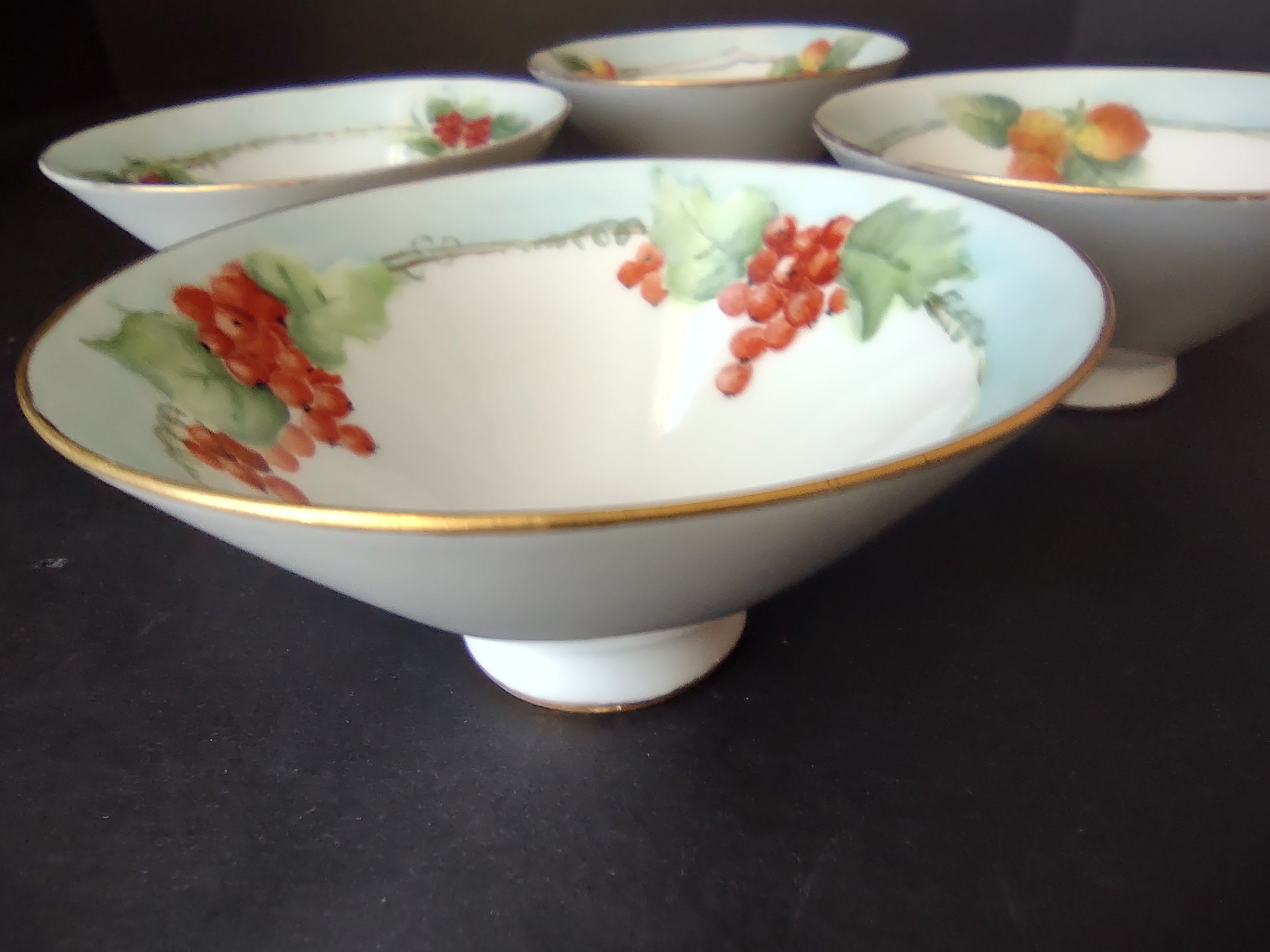 French Cottage Chic Set of 4 Dessert Footed Bowls Orange Red Fruit (lot 1096)